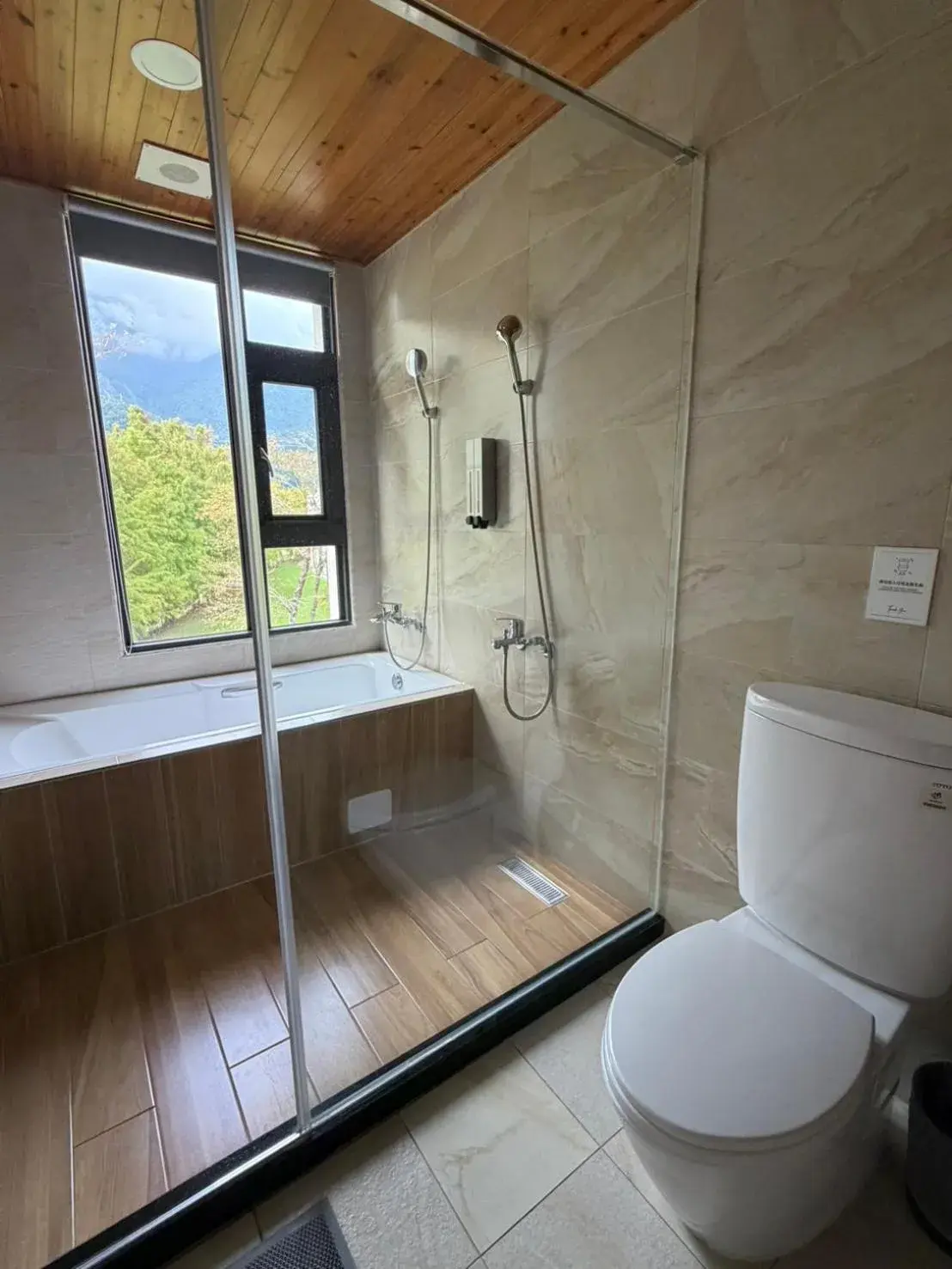 Quadruple Room with Bath in Simple Life B&B Quadruple Room with Bath in Simple Life B&B