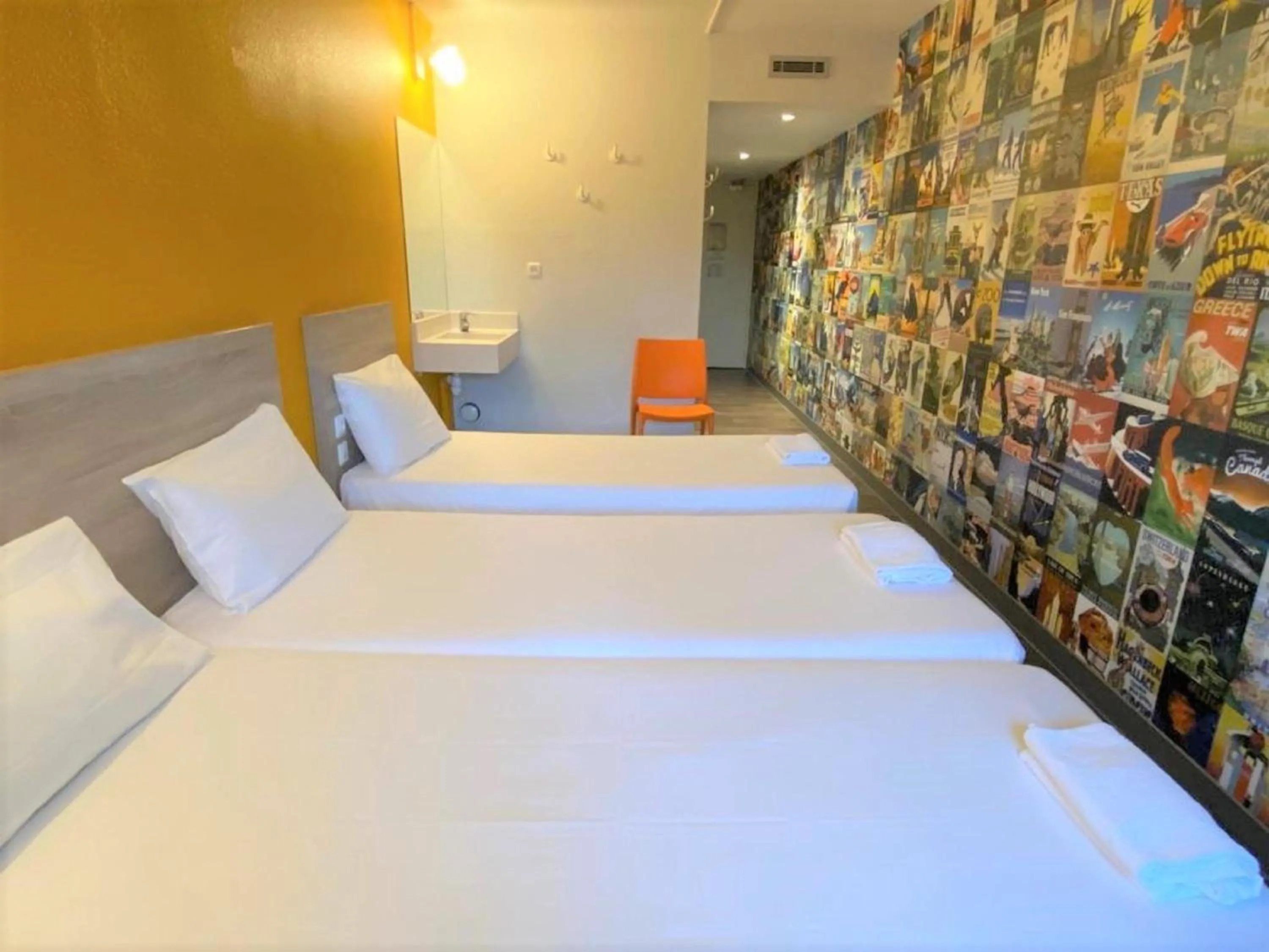 Bedroom, Bed in hotelF1 Paris Porte de Châtillon