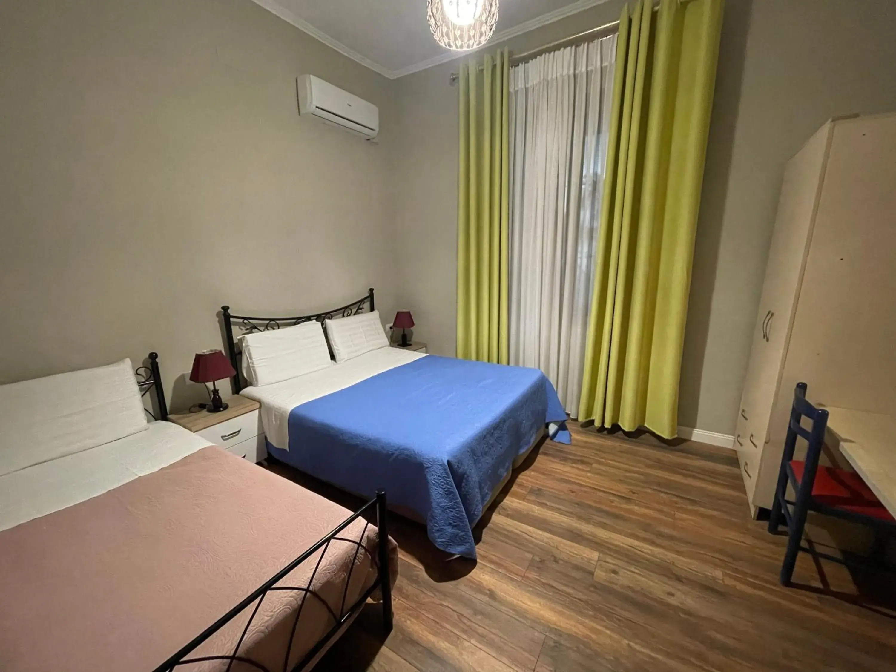 Deluxe Quadruple Room in HOTEL VILA 15 - CENTER Deluxe Quadruple Room in HOTEL VILA 15 - CENTER