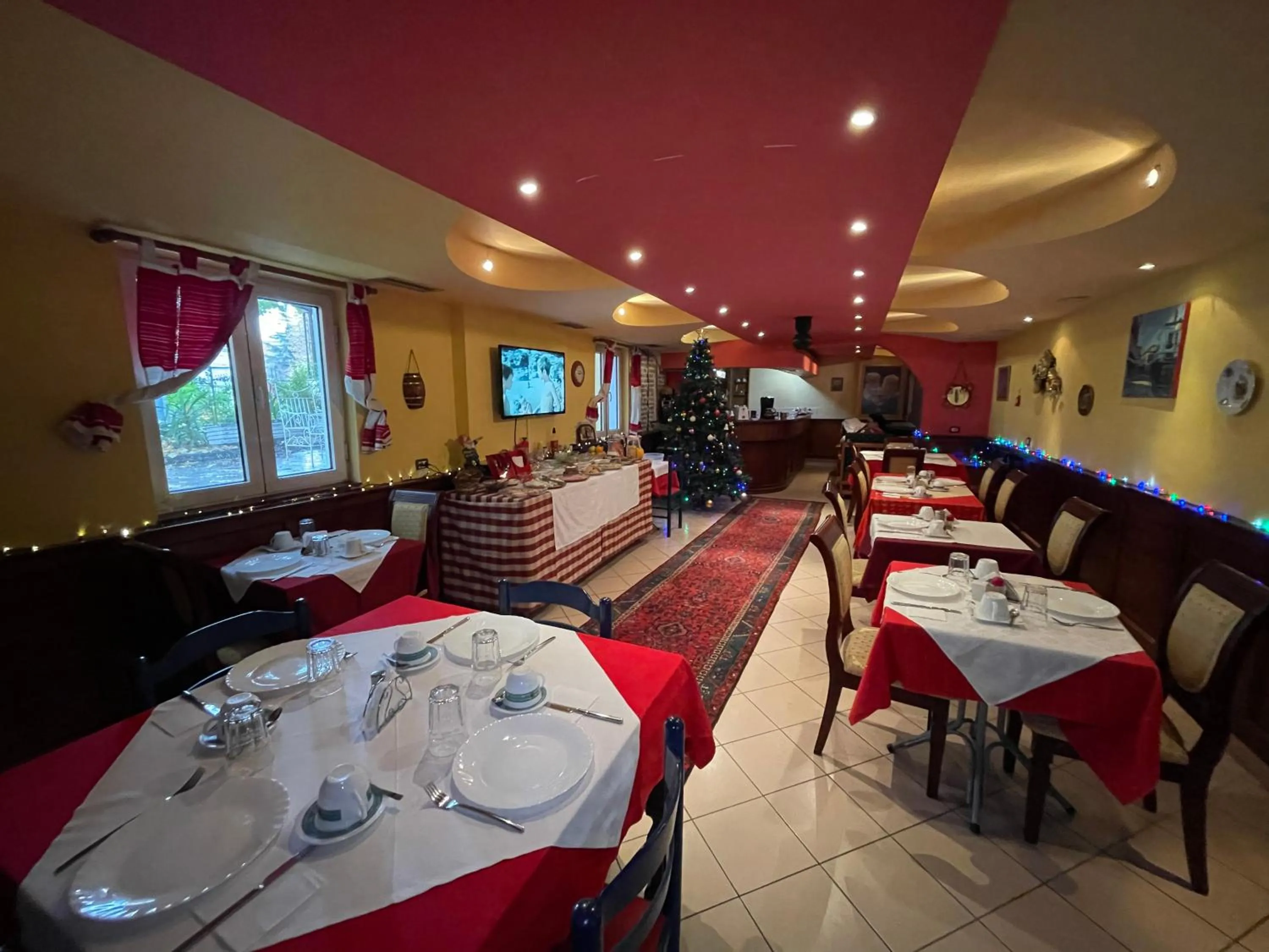 Restaurant/places to eat in HOTEL VILA 15 - CENTER