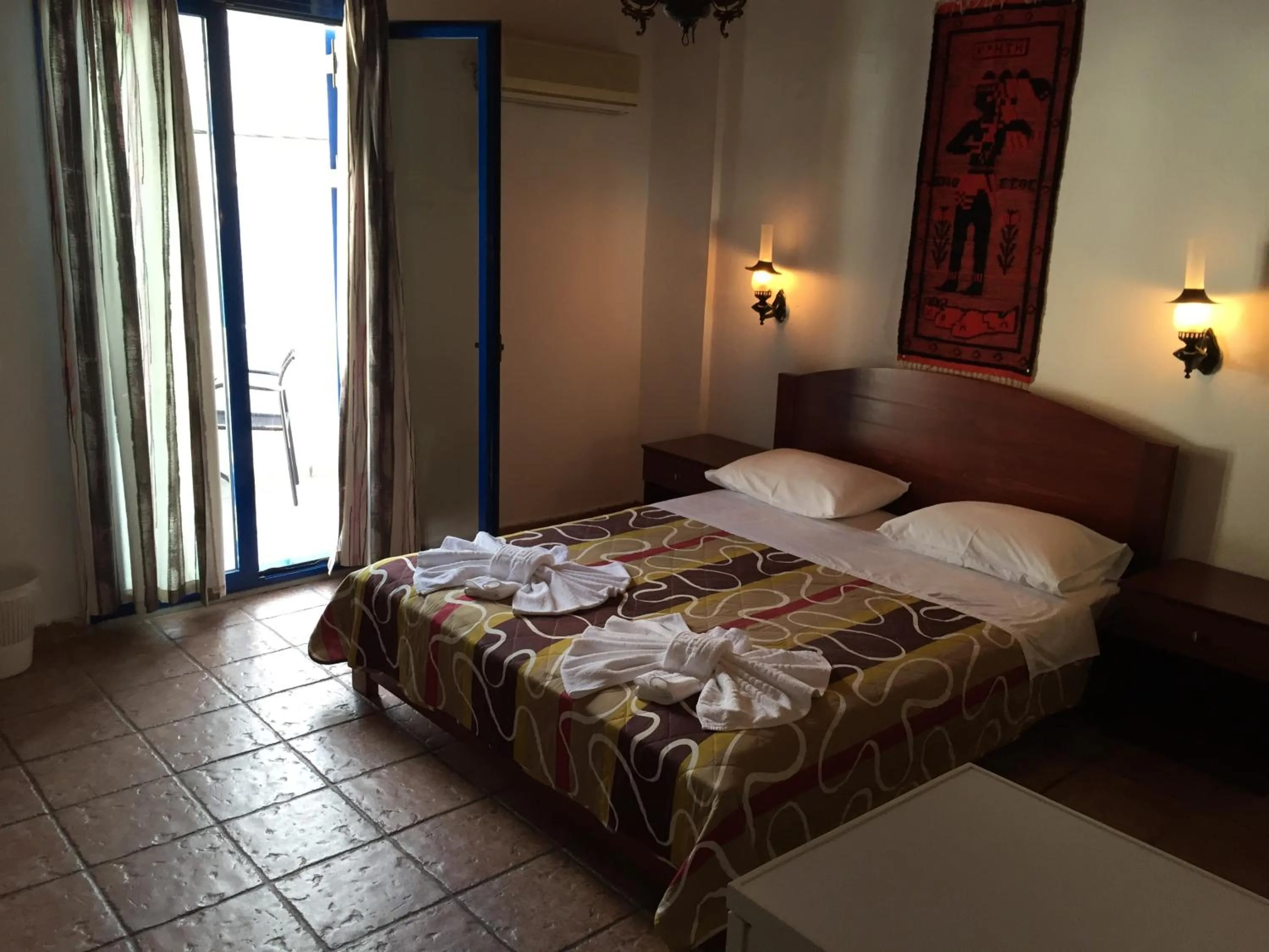 Bed in Daskalogiannis Hotel