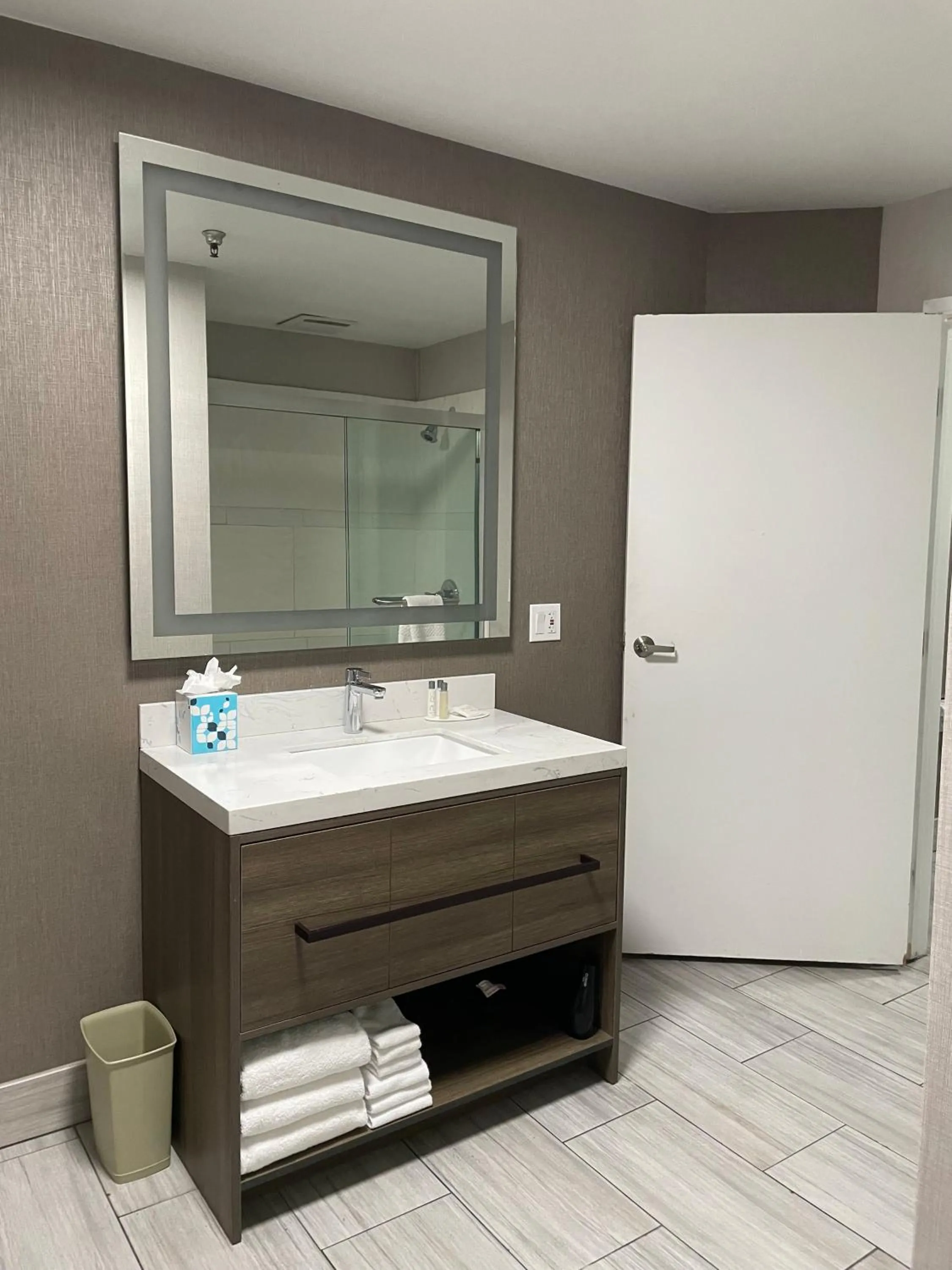 Bathroom in Sisk Hotel