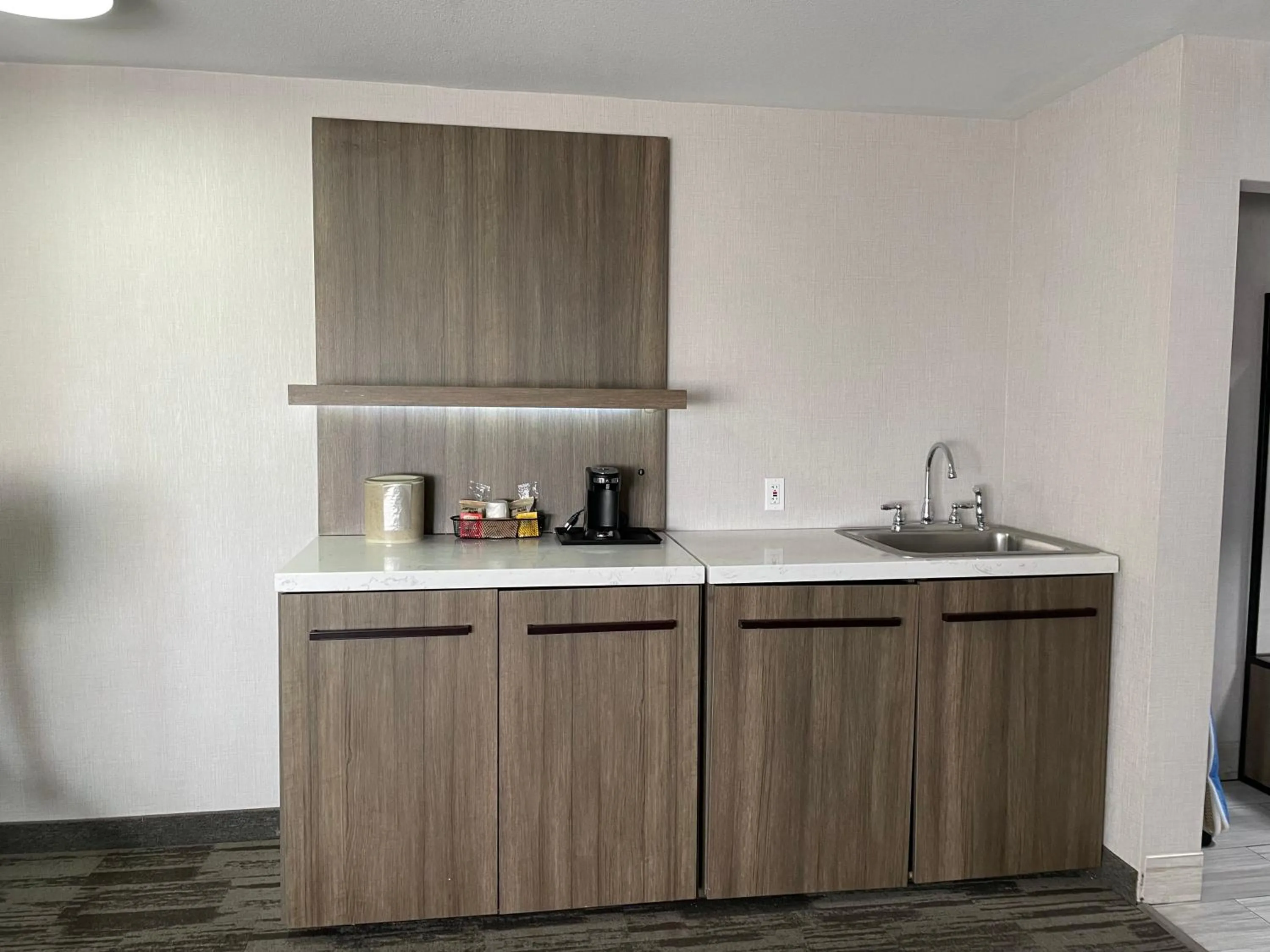 Kitchen or kitchenette in Sisk Hotel