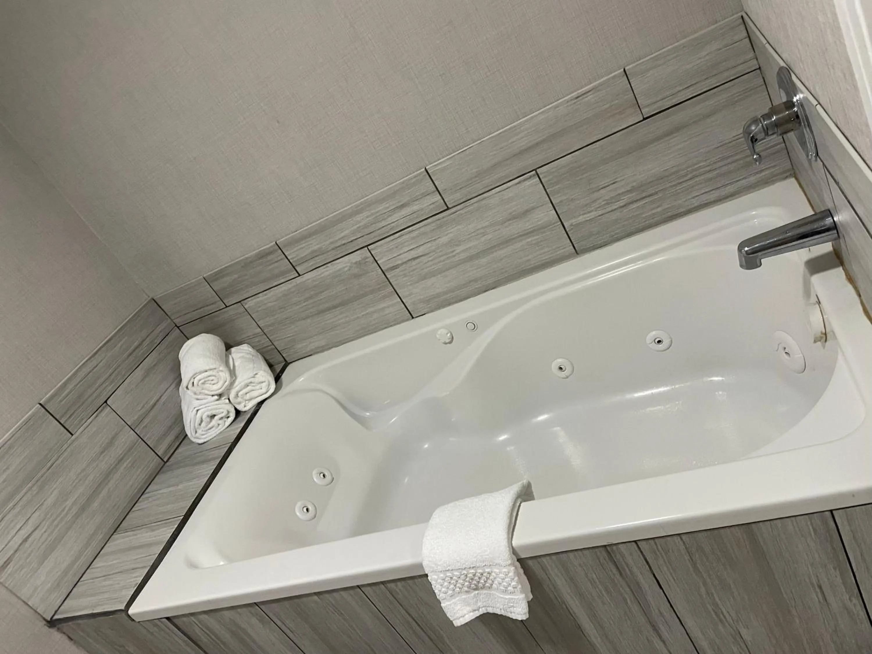 Bathroom in Sisk Hotel