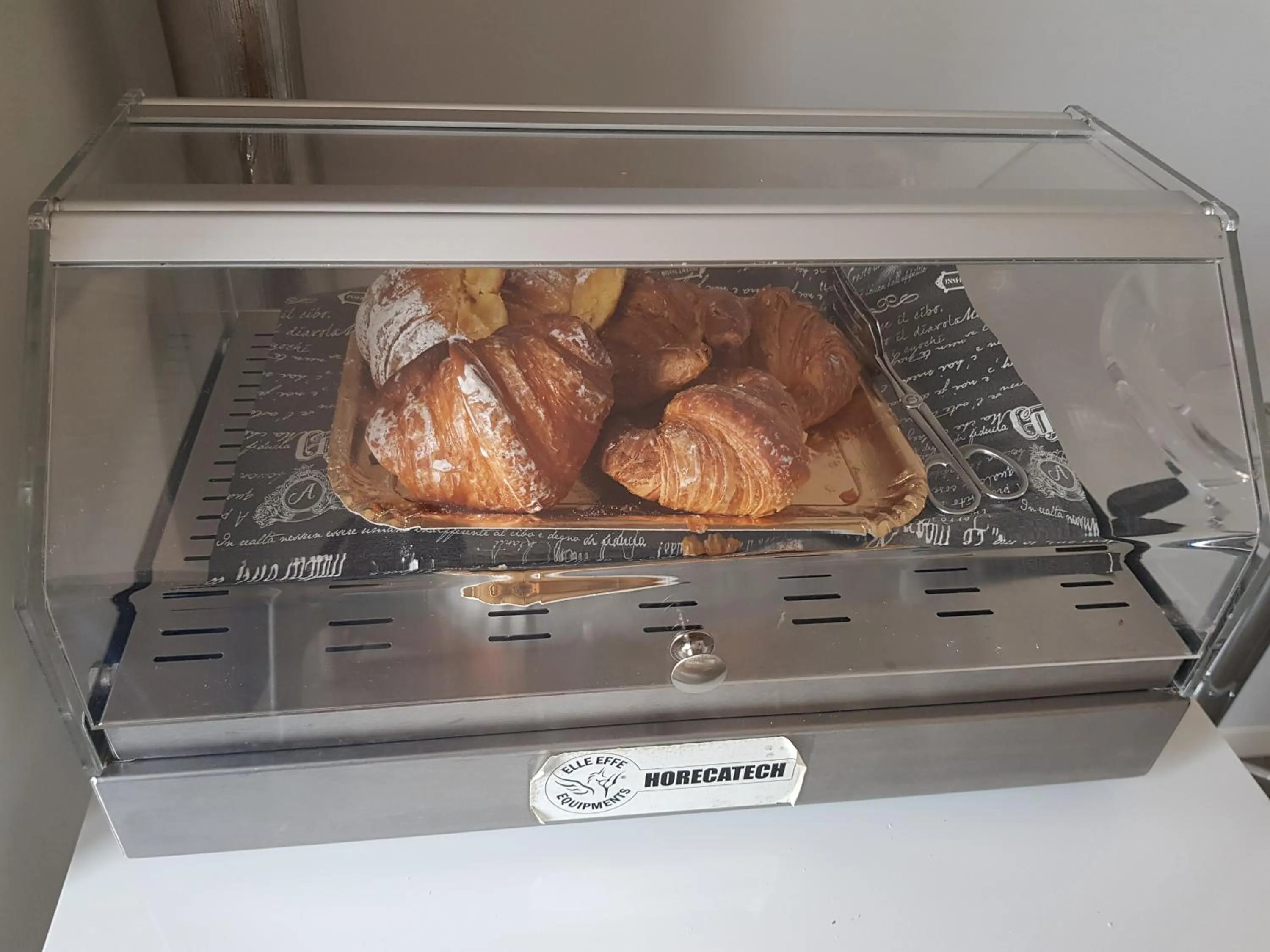 Italian breakfast in La Lira