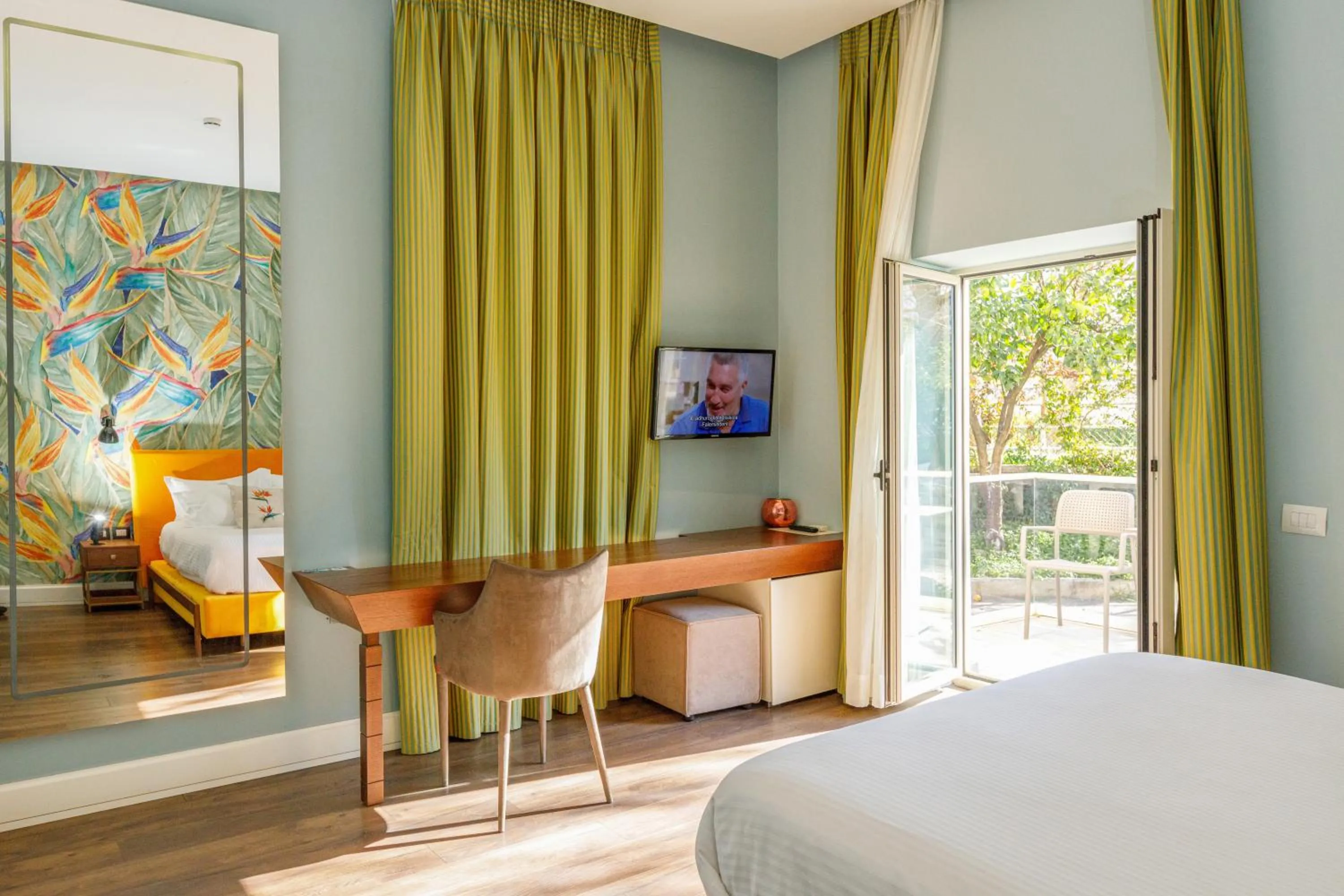 TV and multimedia, Bed in Le Palazzine Hotel