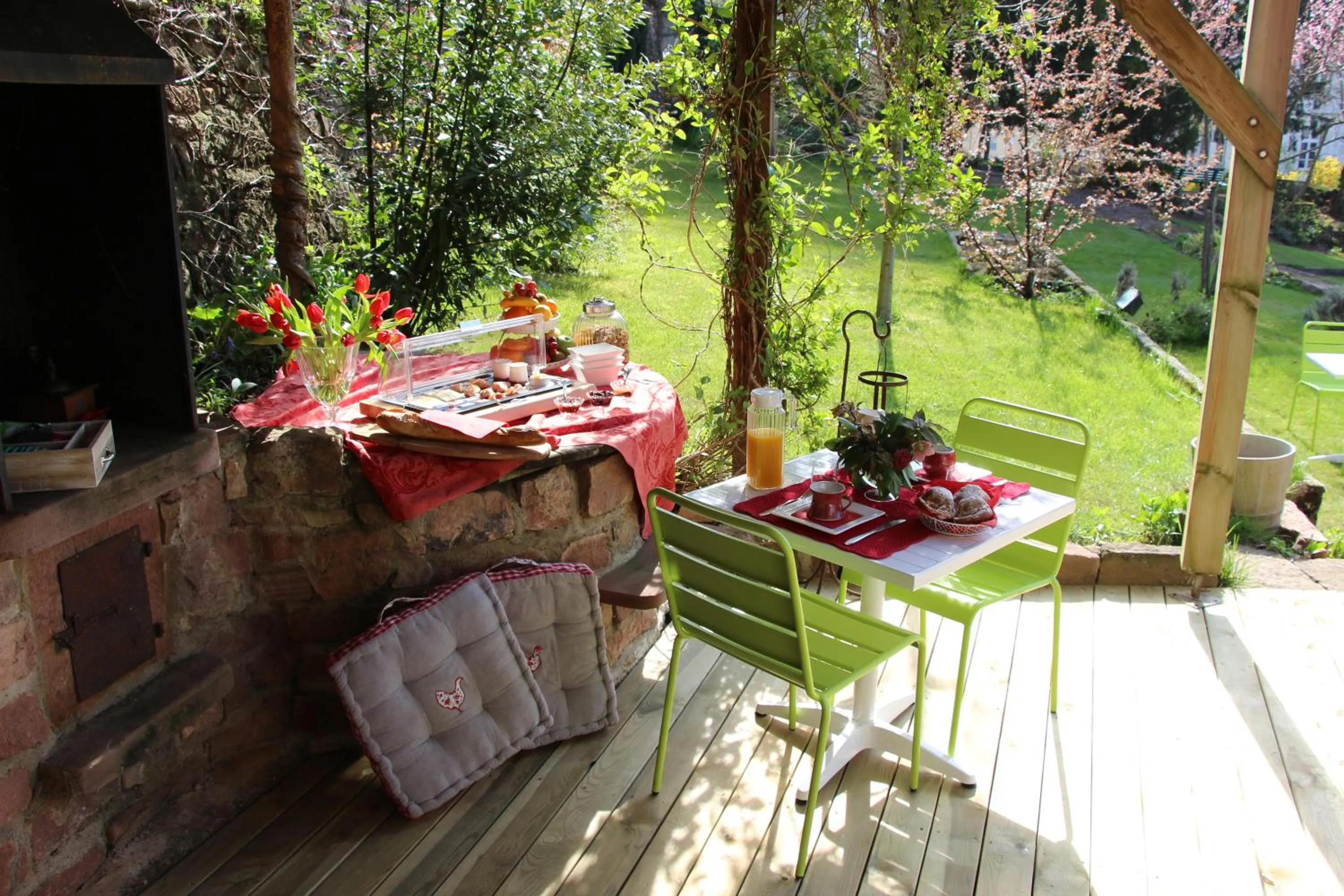 Garden view in La Grange du couvent B&B