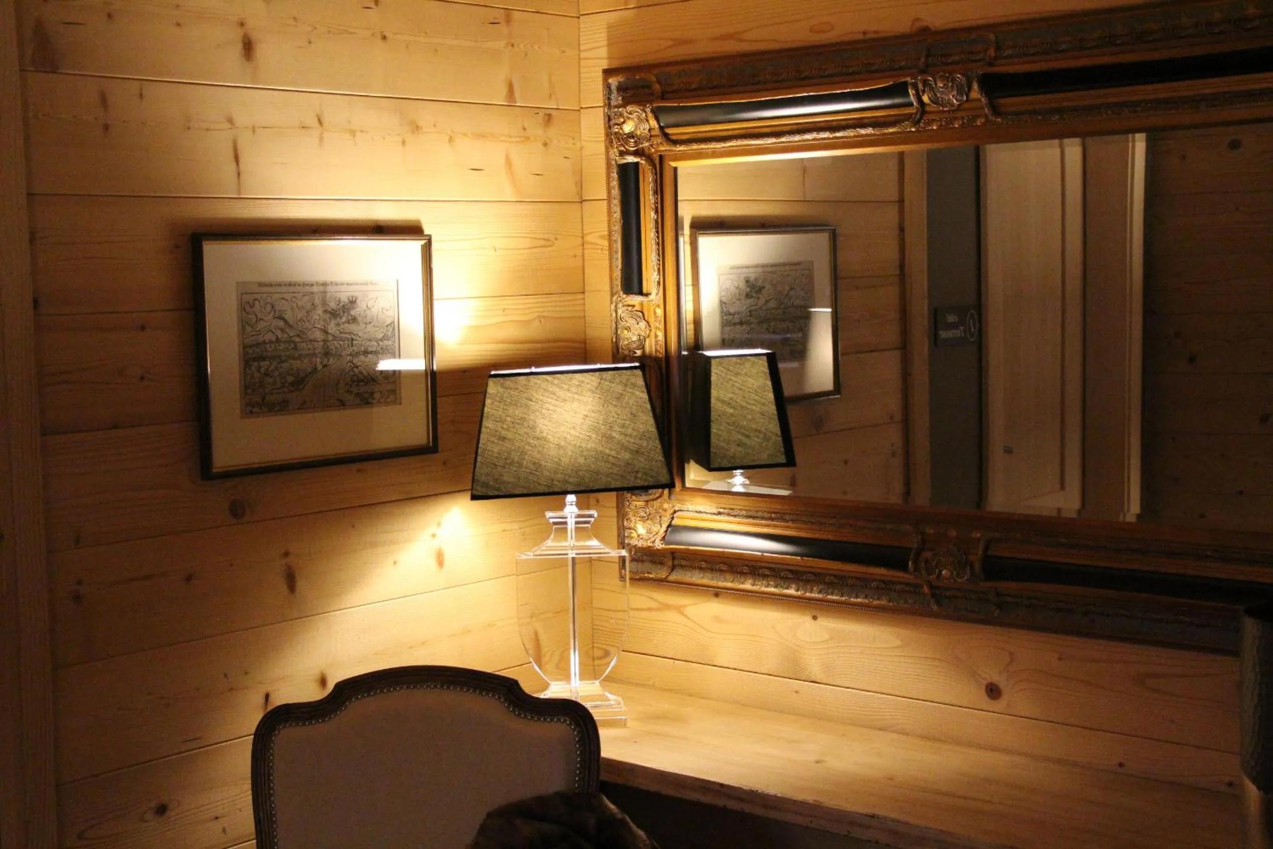 Library in La Grange du couvent B&B