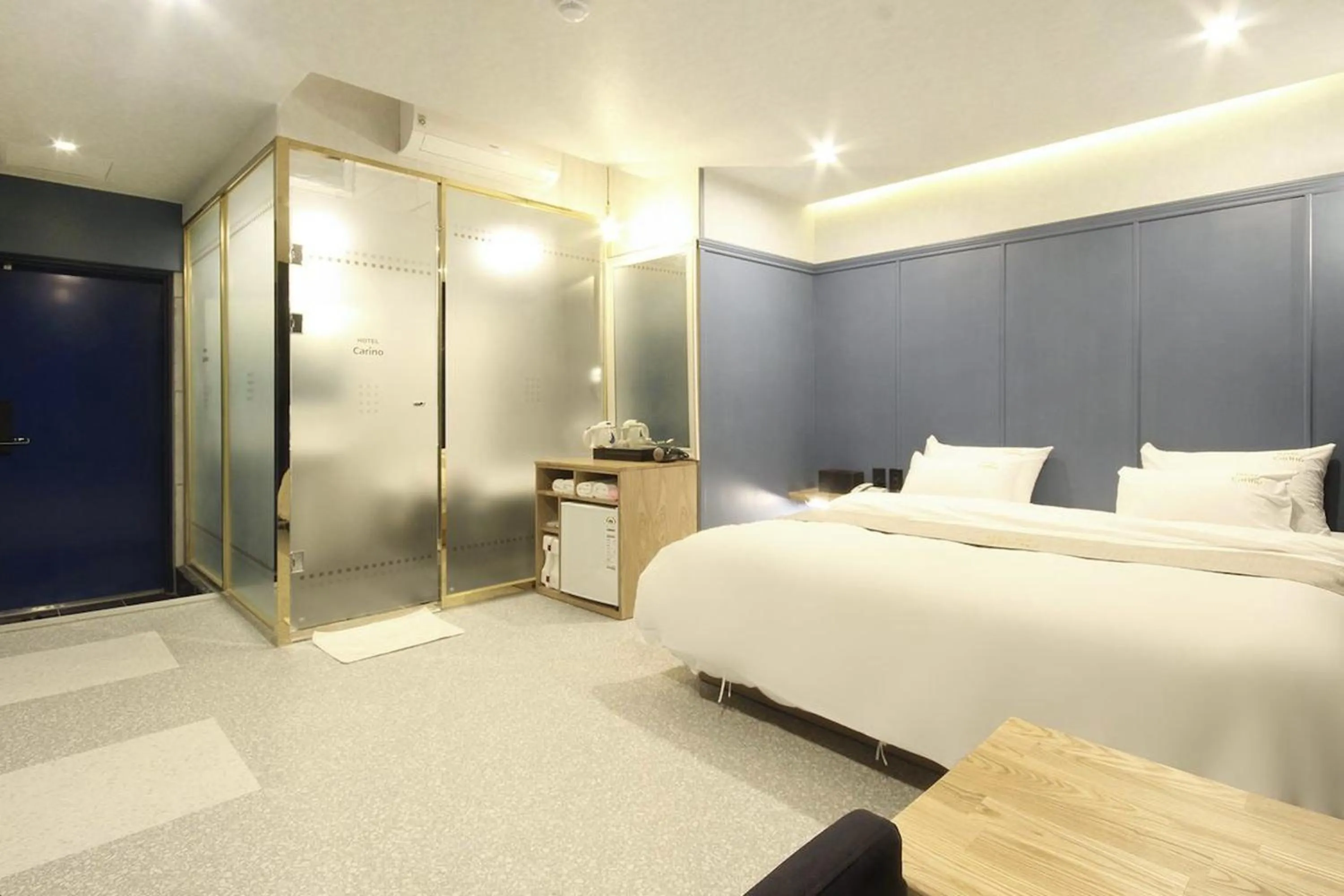 Bedroom, Bed in Busan Carino Hotel