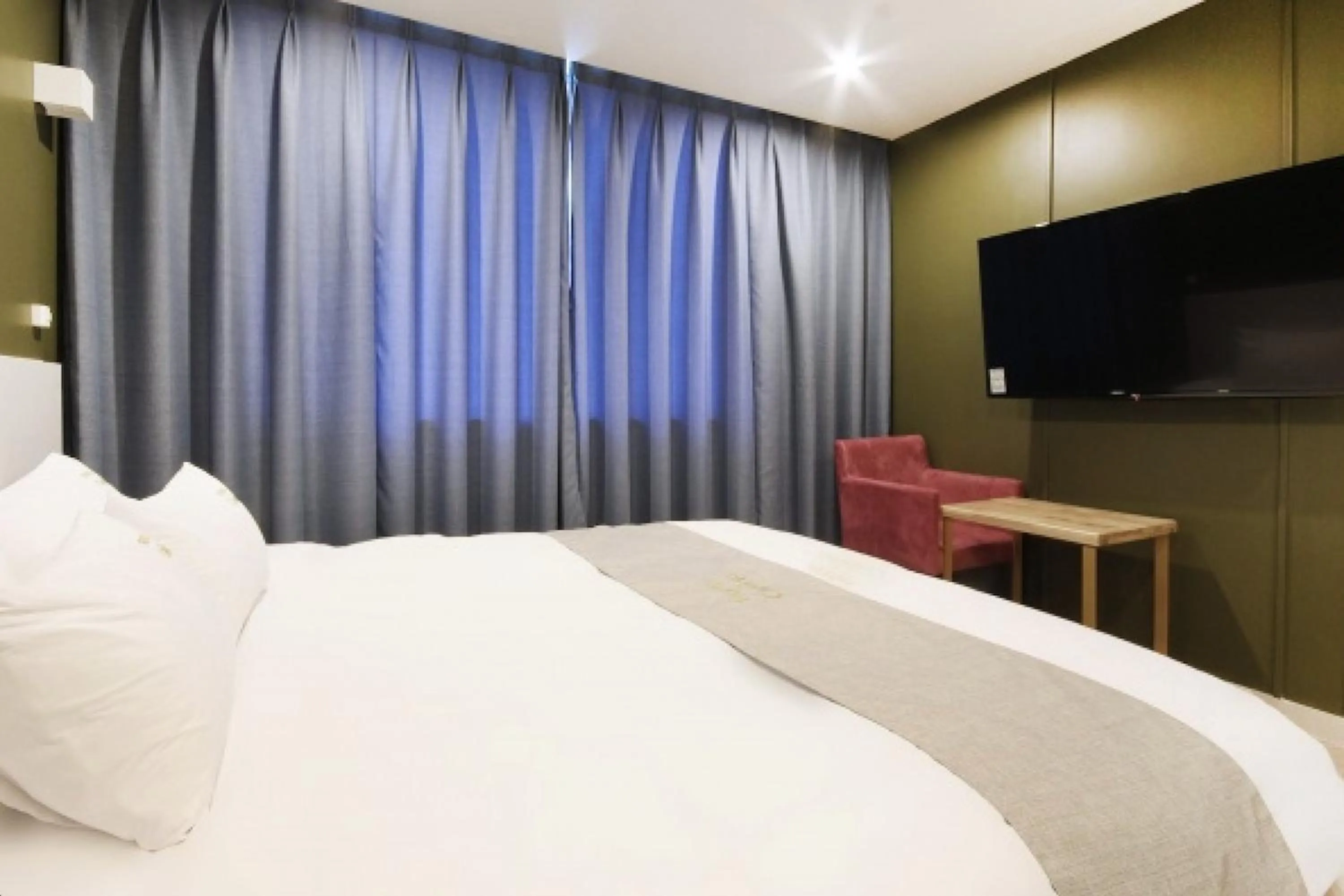 Bed in Busan Carino Hotel