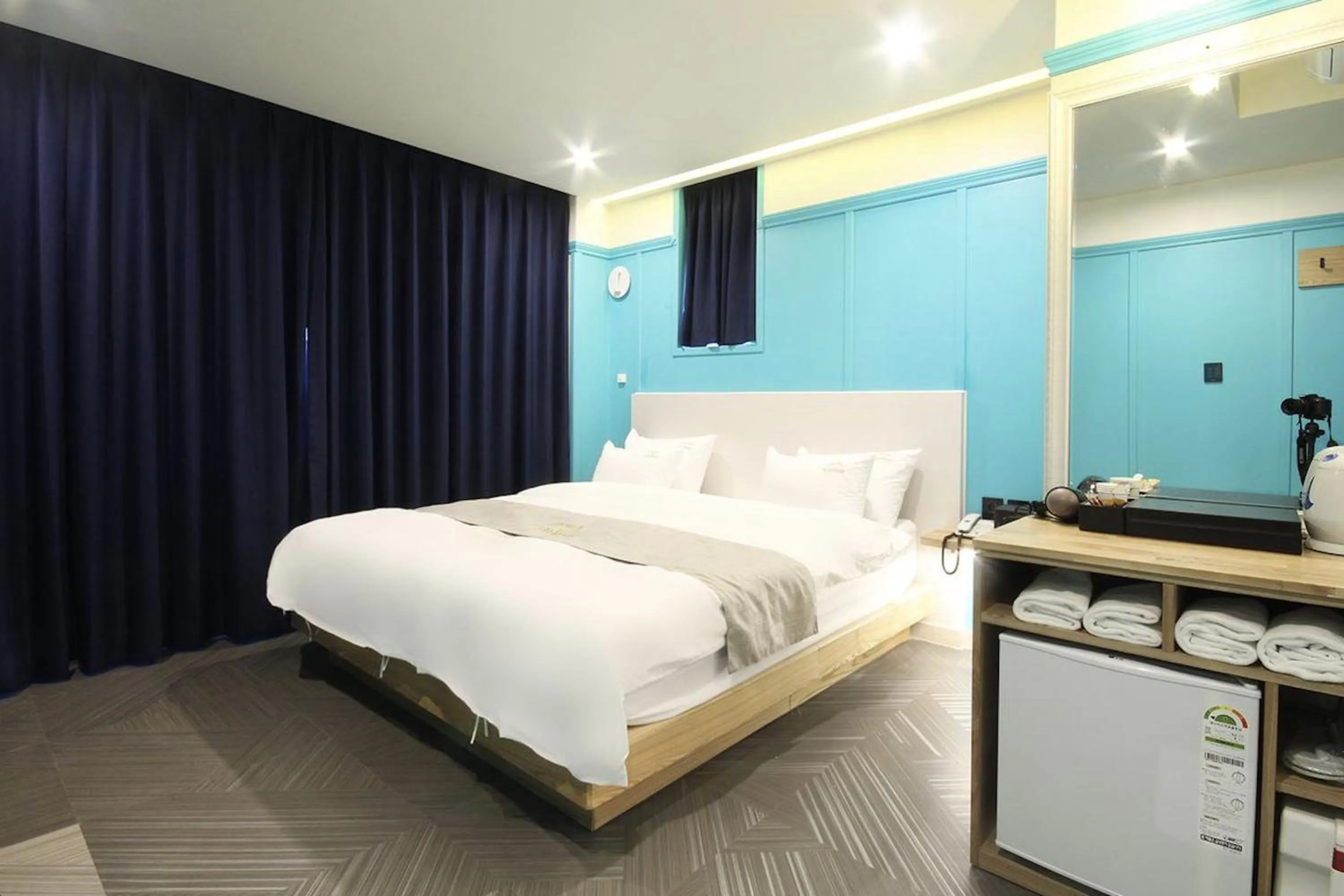 Bedroom, Bed in Busan Carino Hotel