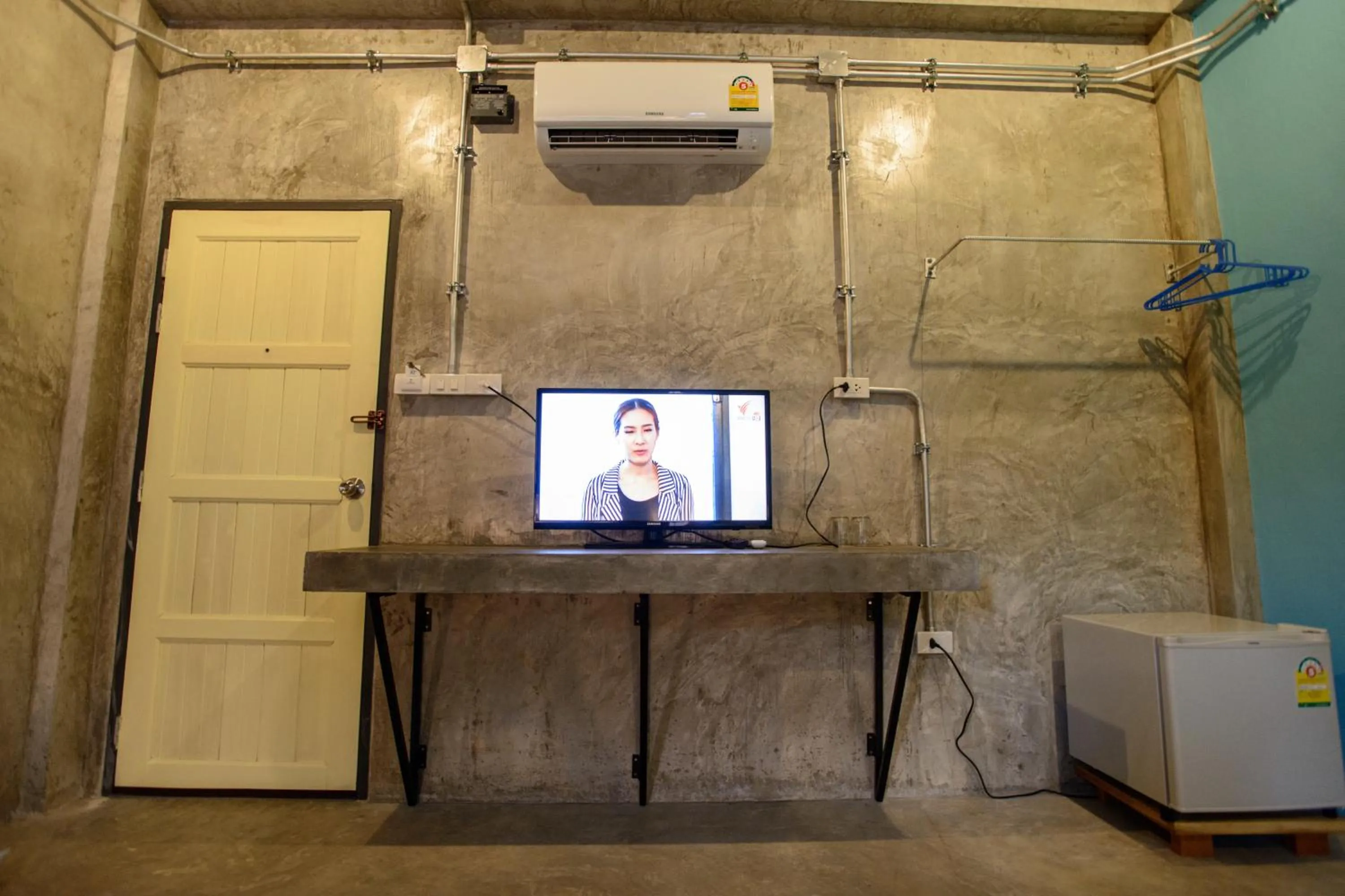 TV and multimedia in Seabox Khaolak Hostel