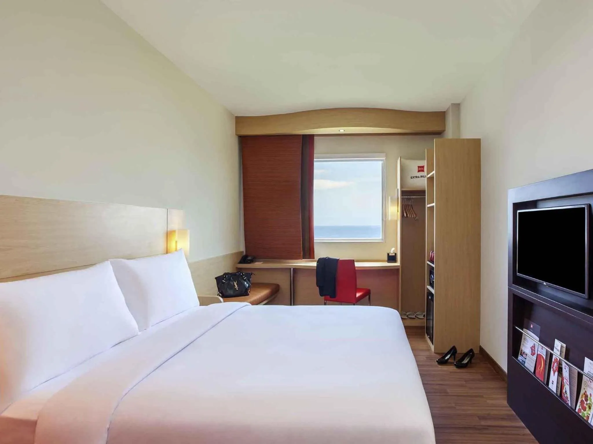 Property building, Bed in Ibis Manado City Center Boulevard
