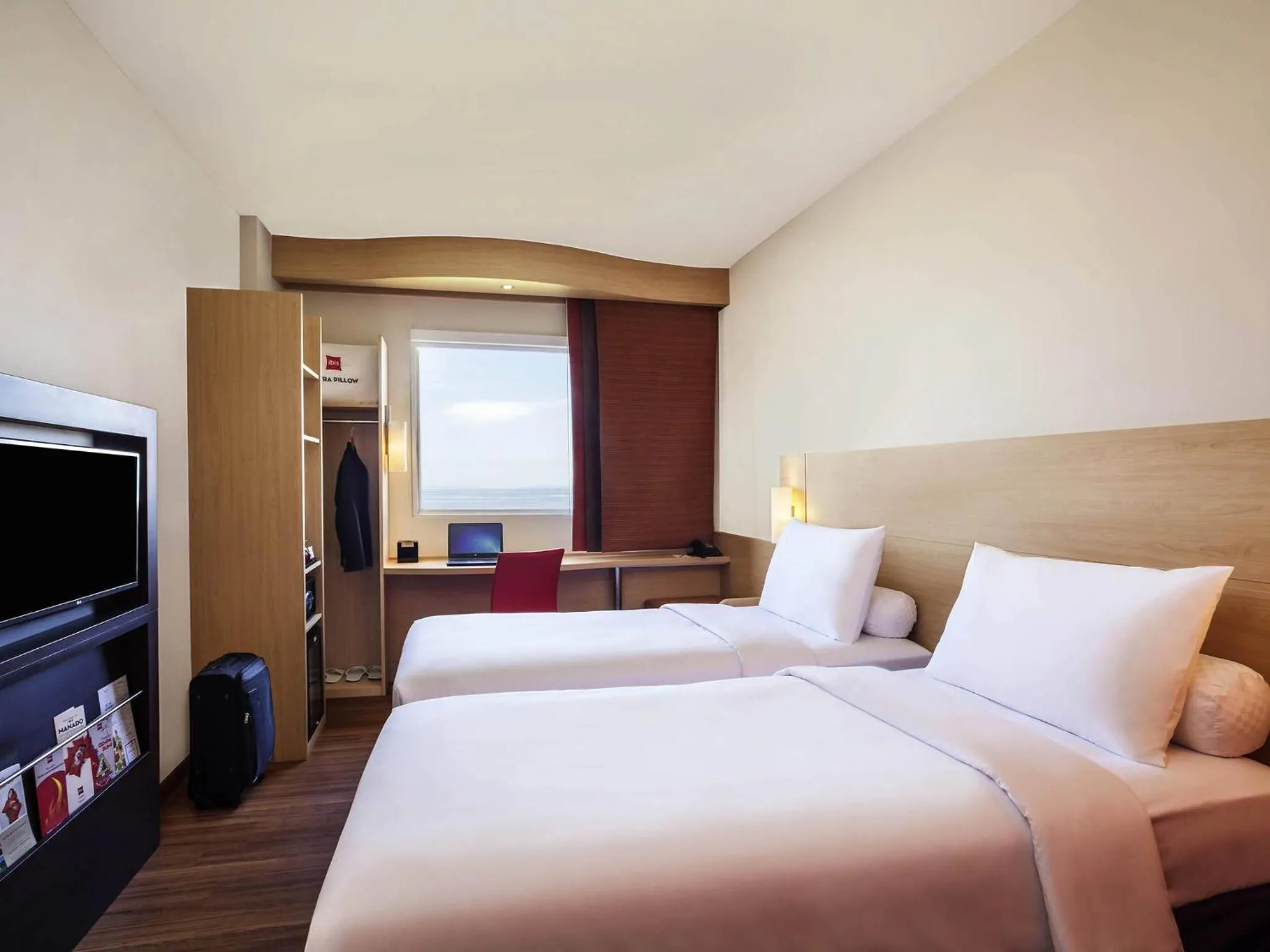 Bedroom, Bed in Ibis Manado City Center Boulevard