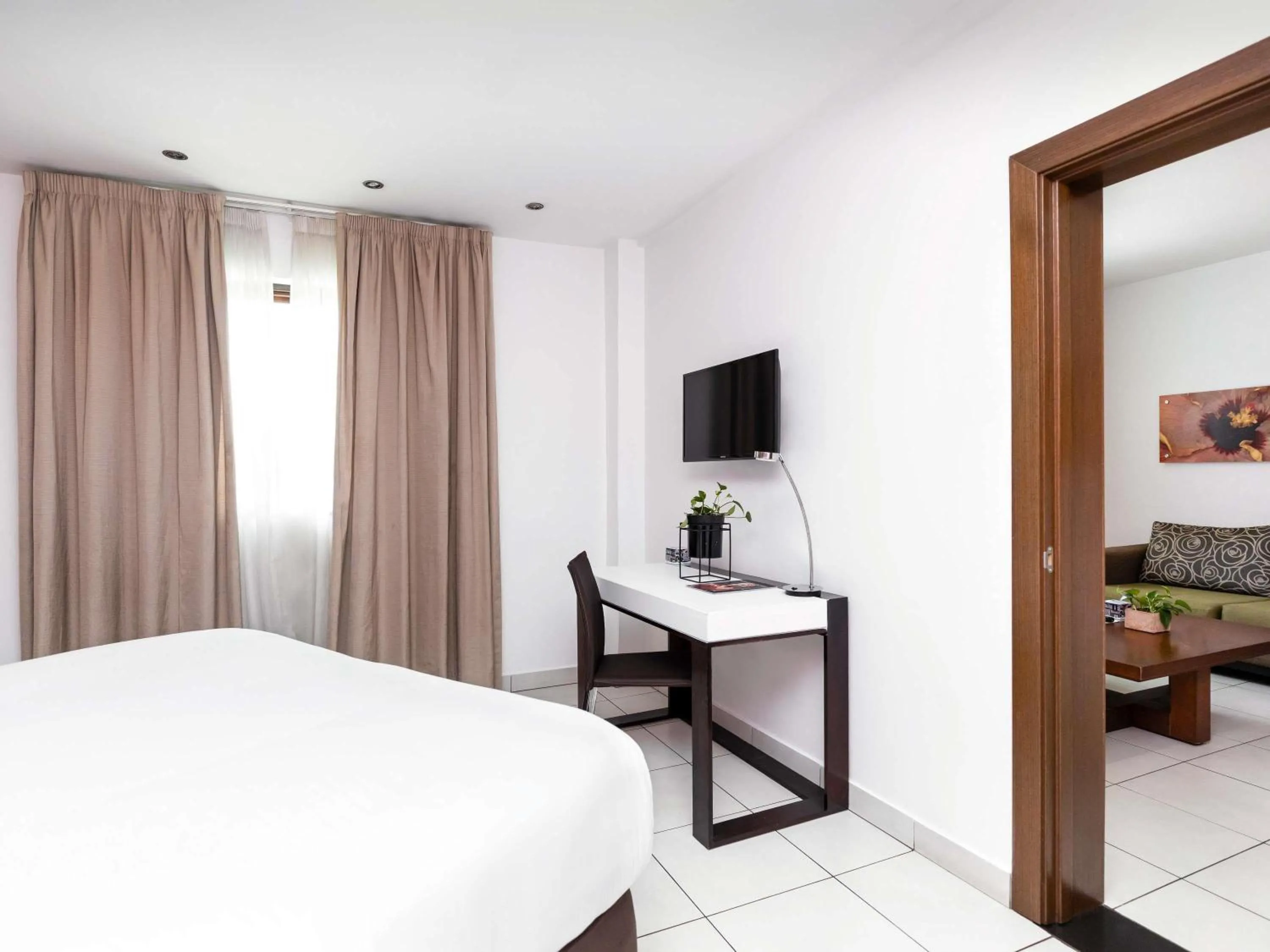 Bedroom, Bed in Ibis Styles Accra Airport