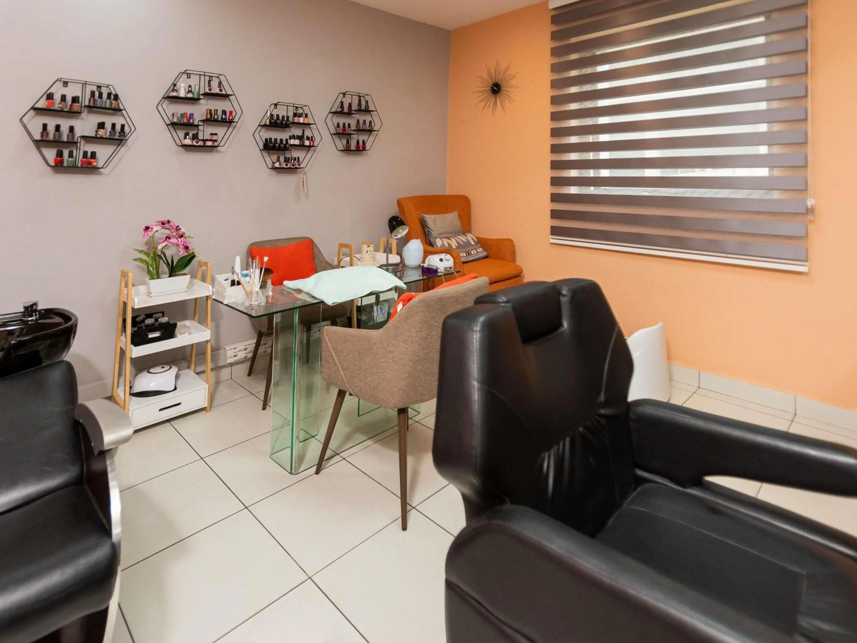 Spa and wellness centre/facilities in Ibis Styles Accra Airport