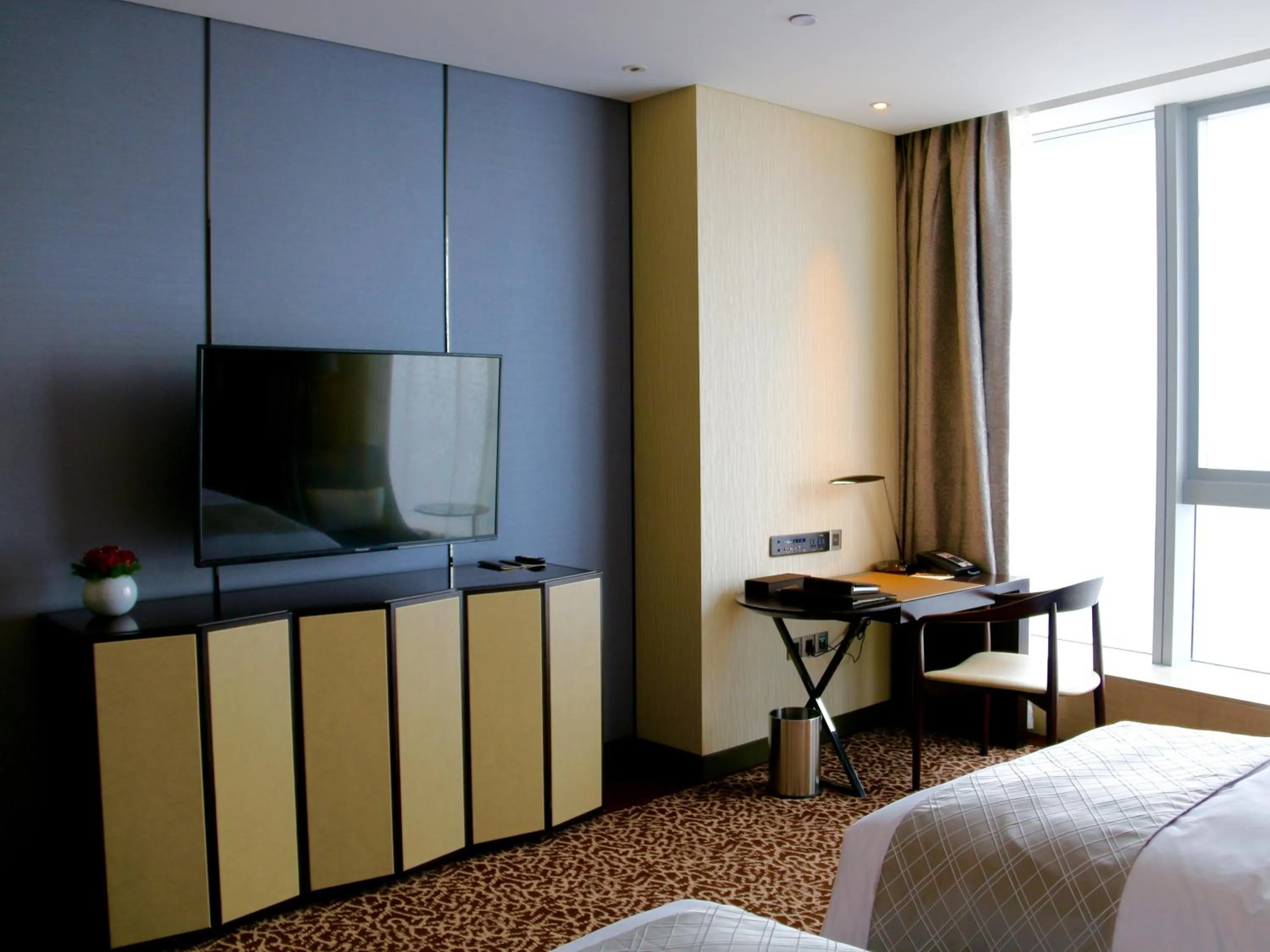 Bedroom, Bed in Sofitel Lianyungang Suning