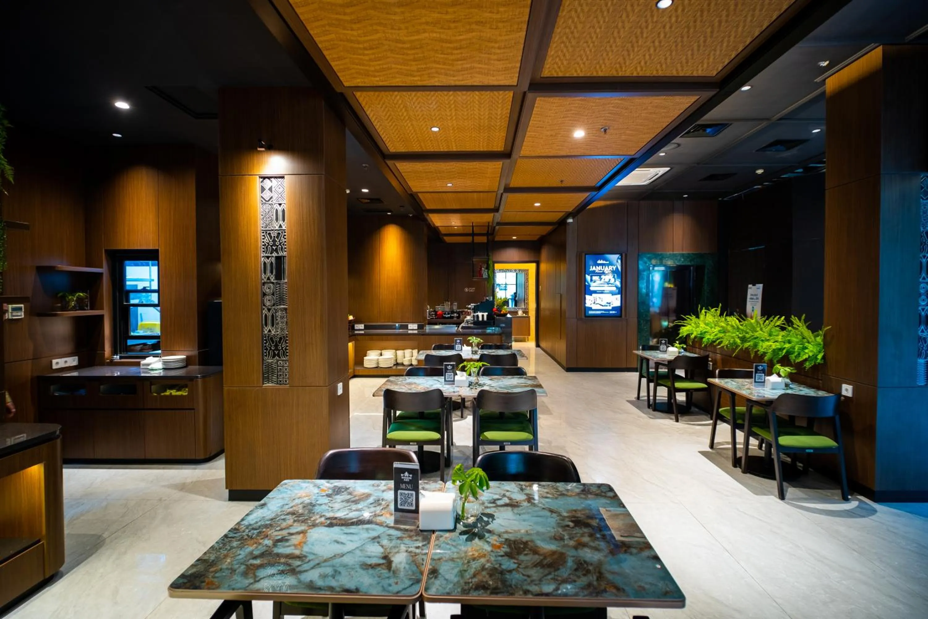 Restaurant/places to eat in Deka Hotel Surabaya HR Muhammad