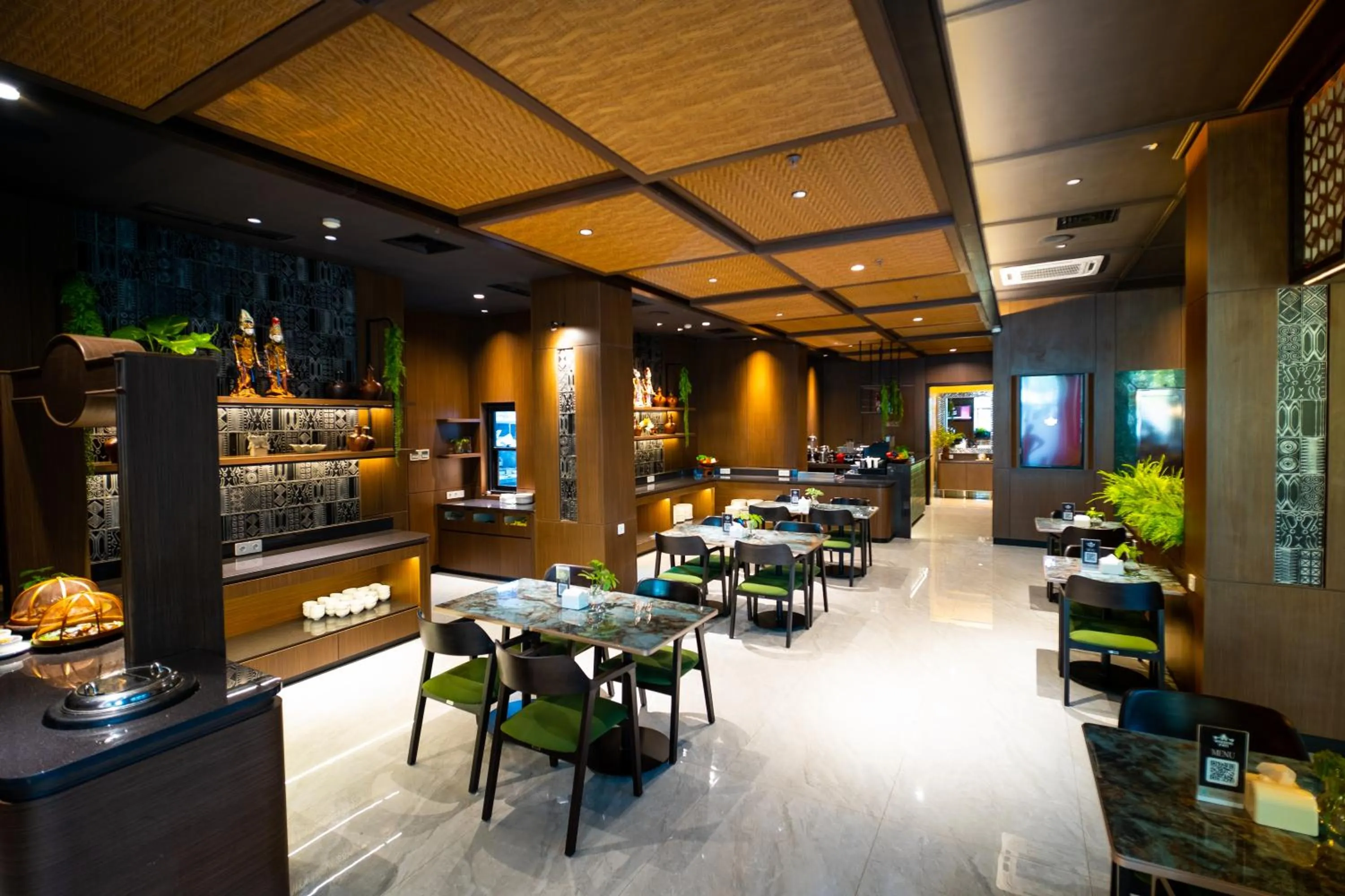 Restaurant/places to eat in Deka Hotel Surabaya HR Muhammad