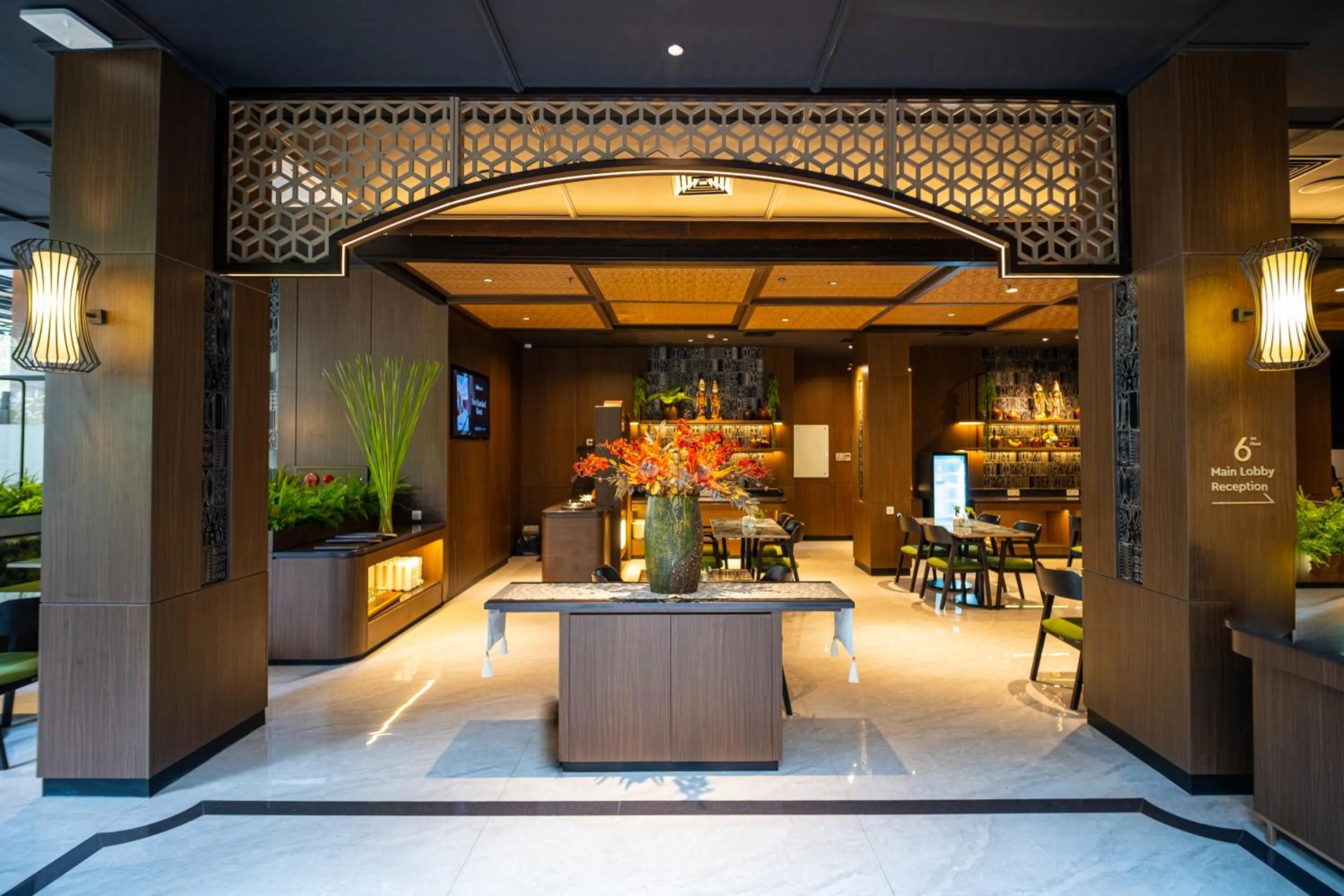 Restaurant/places to eat in Deka Hotel Surabaya HR Muhammad