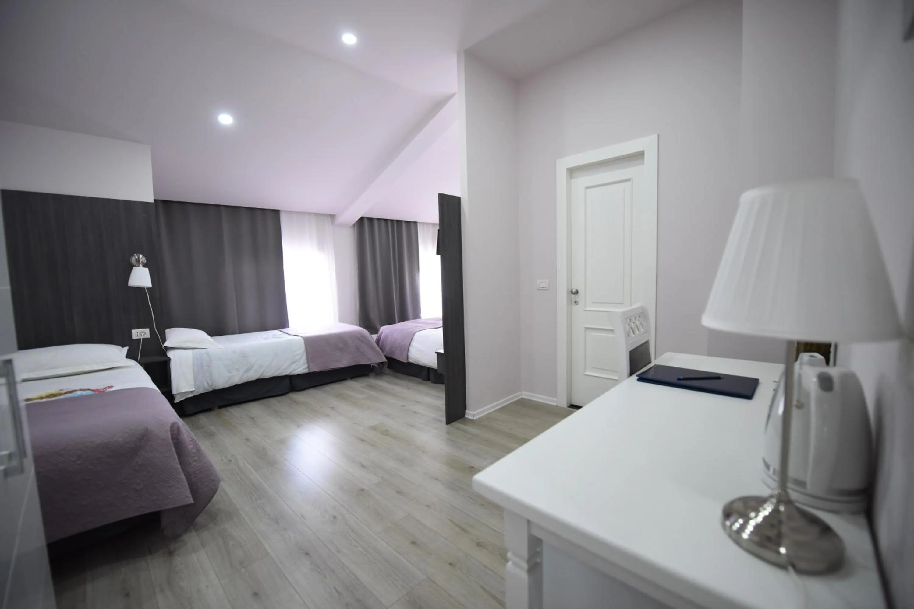 Bedroom, Bed in Rose Garden Hotel