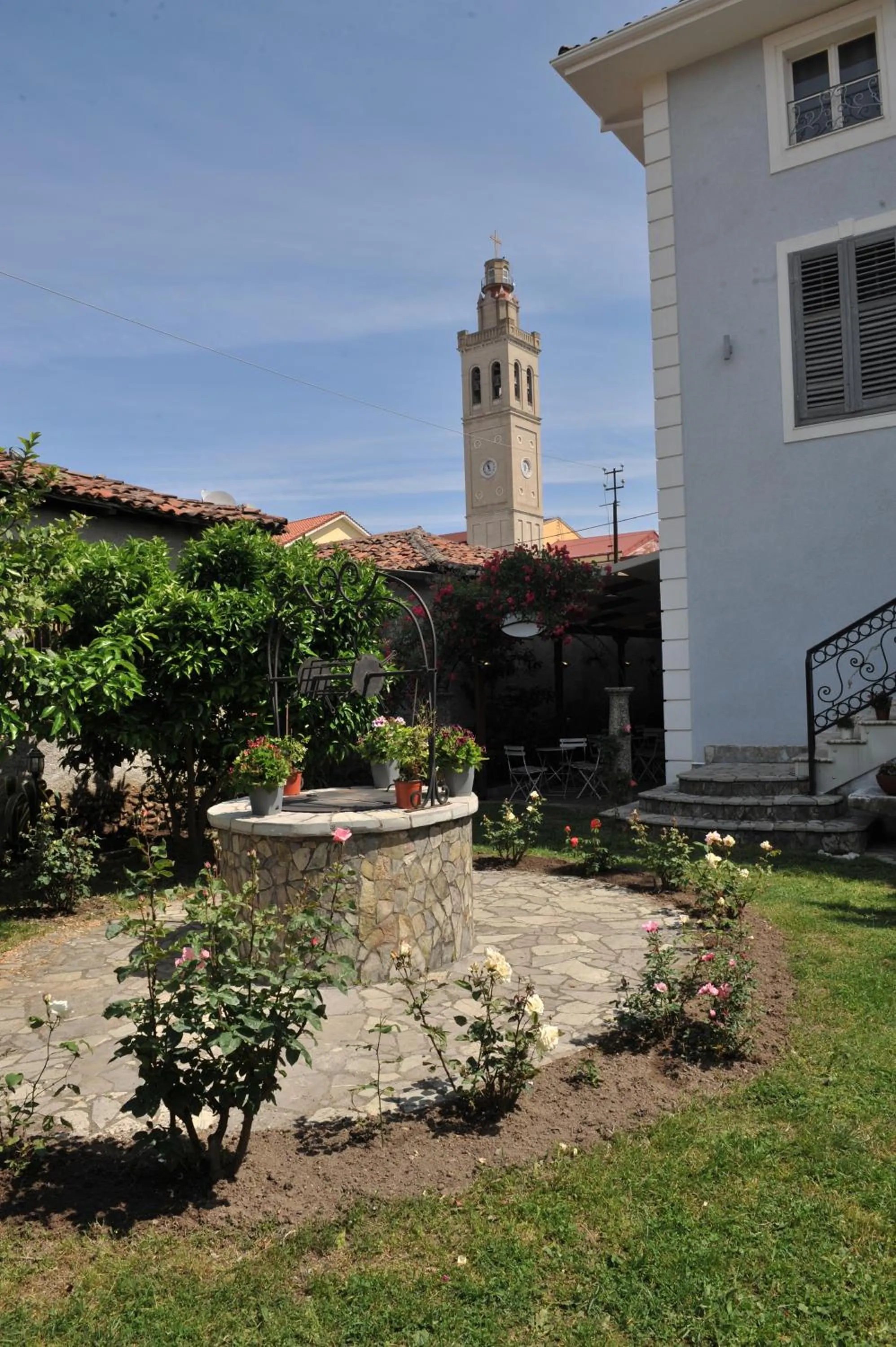 Garden in Rose Garden Hotel