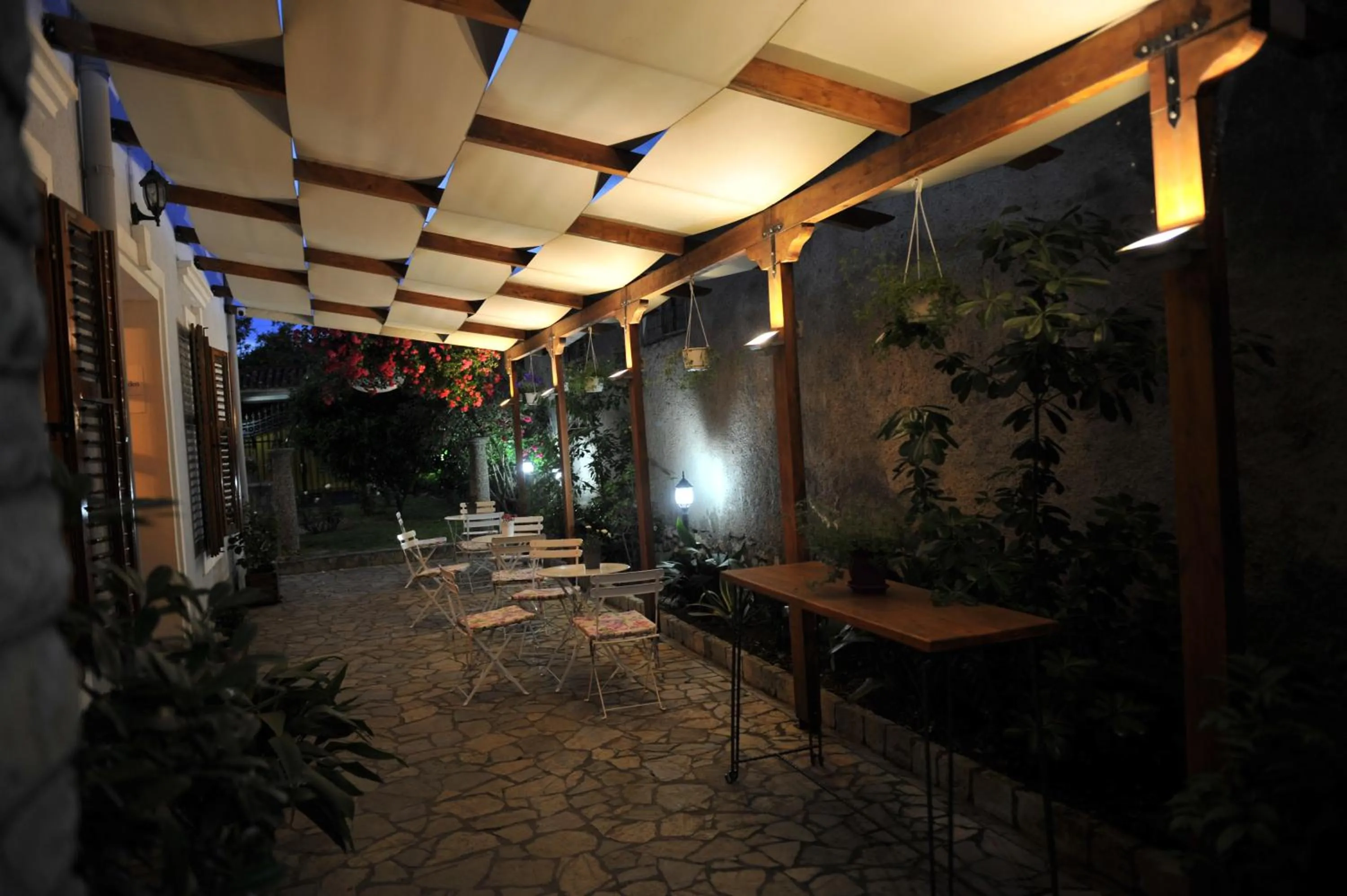 Facade/entrance in Rose Garden Hotel