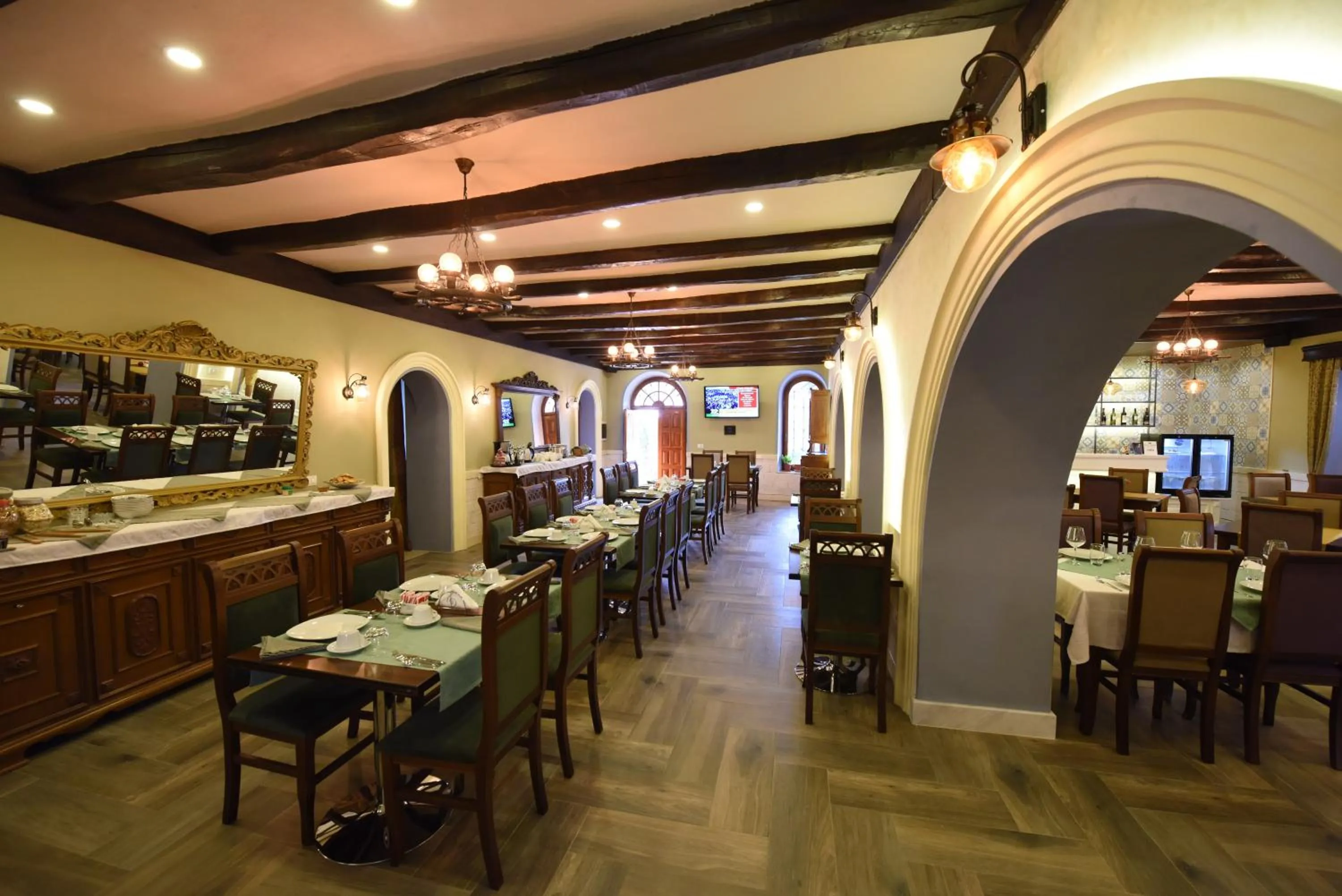 Restaurant/places to eat in Rose Garden Hotel