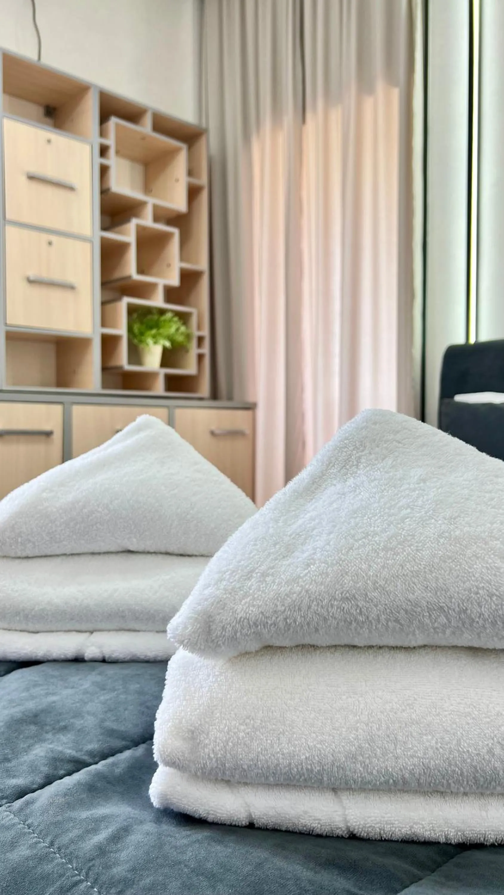 Bedroom, Bed in Caravan Hotel