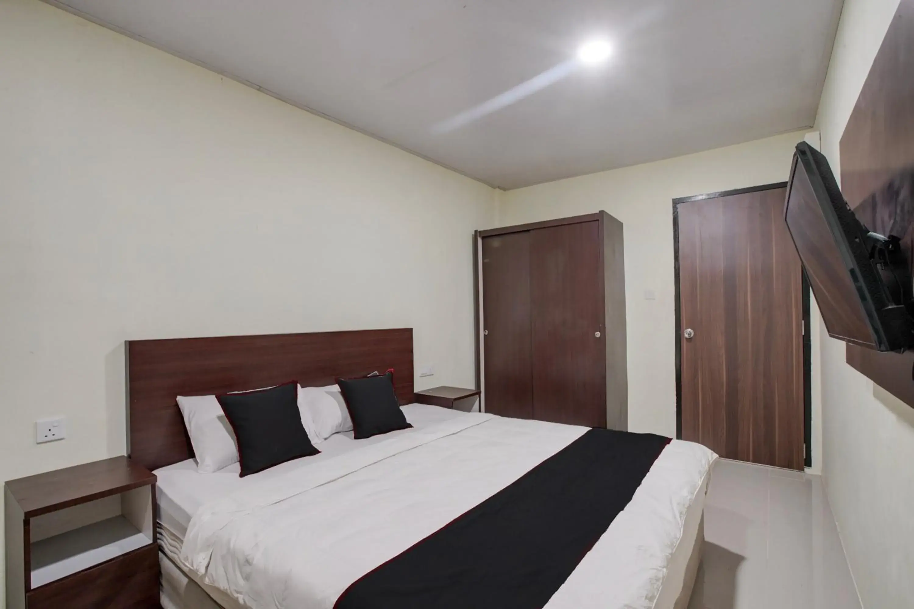 Standard Double Room in Collection O near Harbour Bay Mall formerly Kansa Hotel Standard Double Room in Collection O near Harbour Bay Mall formerly Kansa Hotel