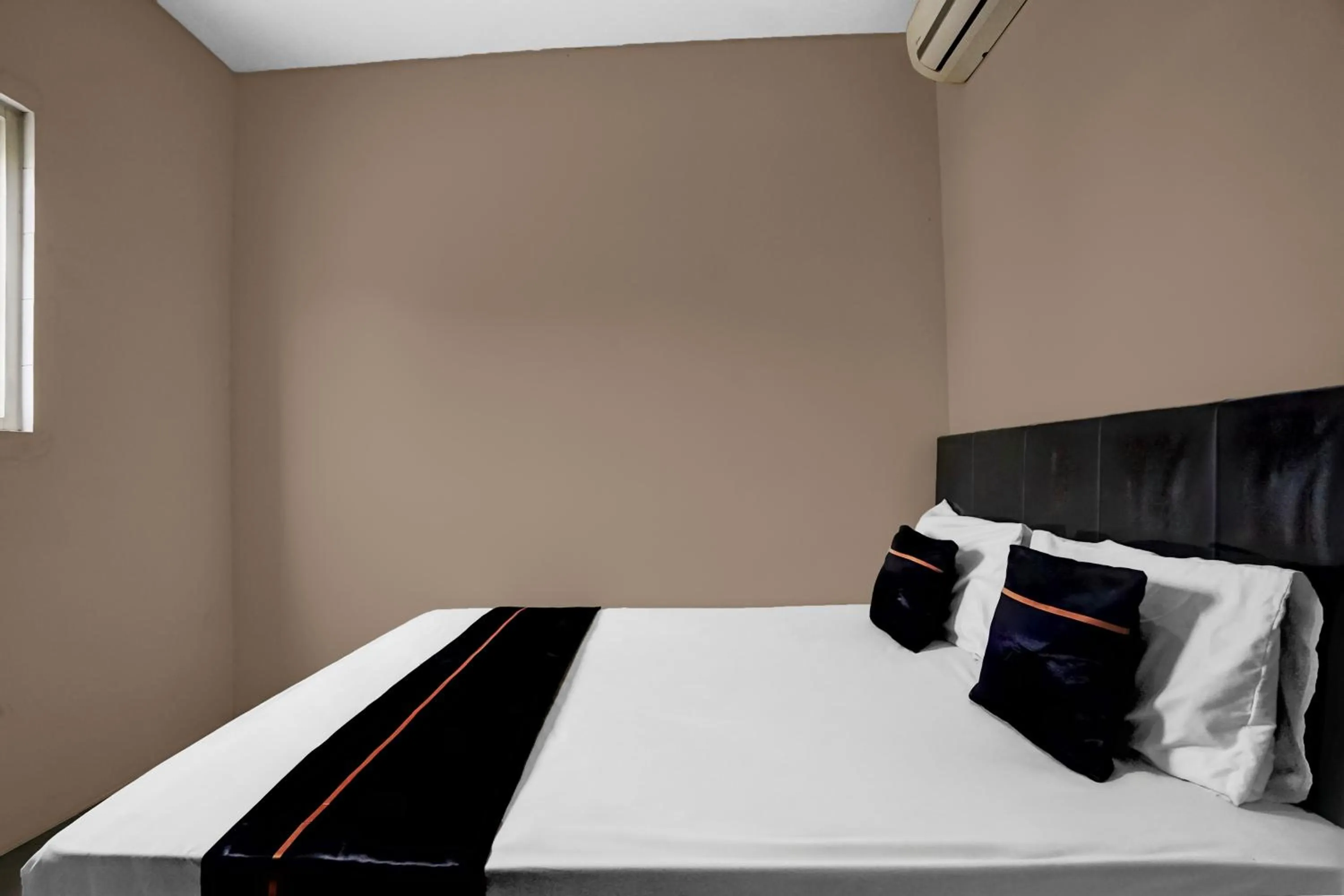 Bedroom, Bed in Hotel O near Ciputra World Surabaya formerly Darmo Residence