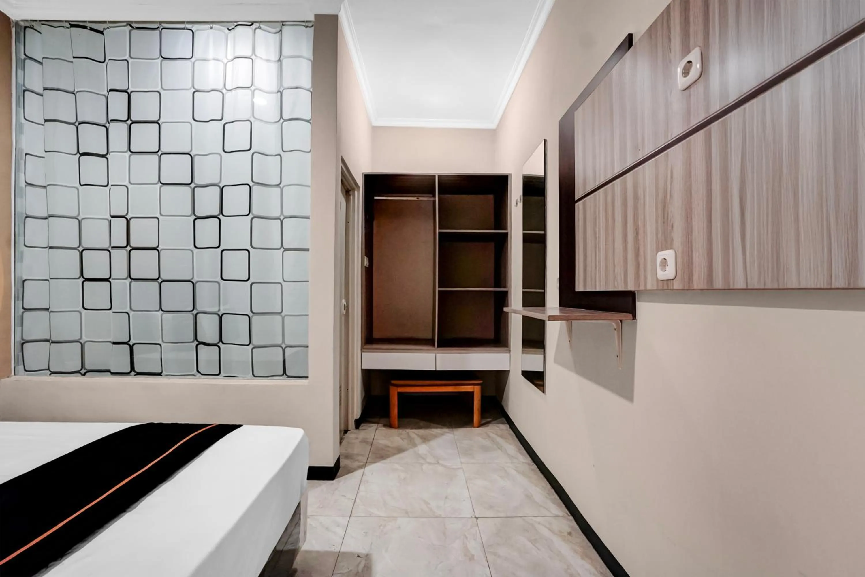 Bedroom in Hotel O near Ciputra World Surabaya formerly Darmo Residence