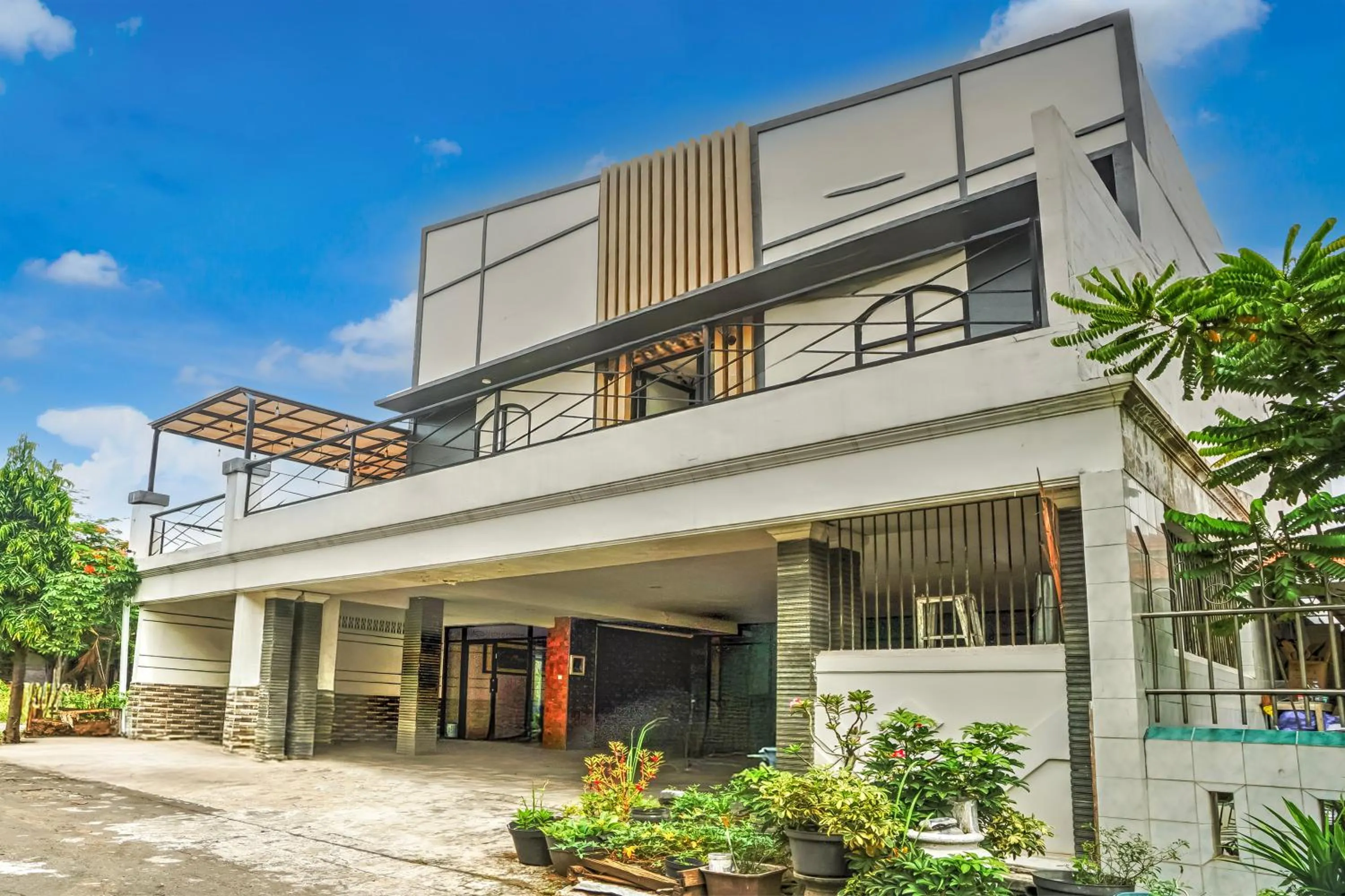 Facade/entrance in Hotel O near Ciputra World Surabaya formerly Darmo Residence