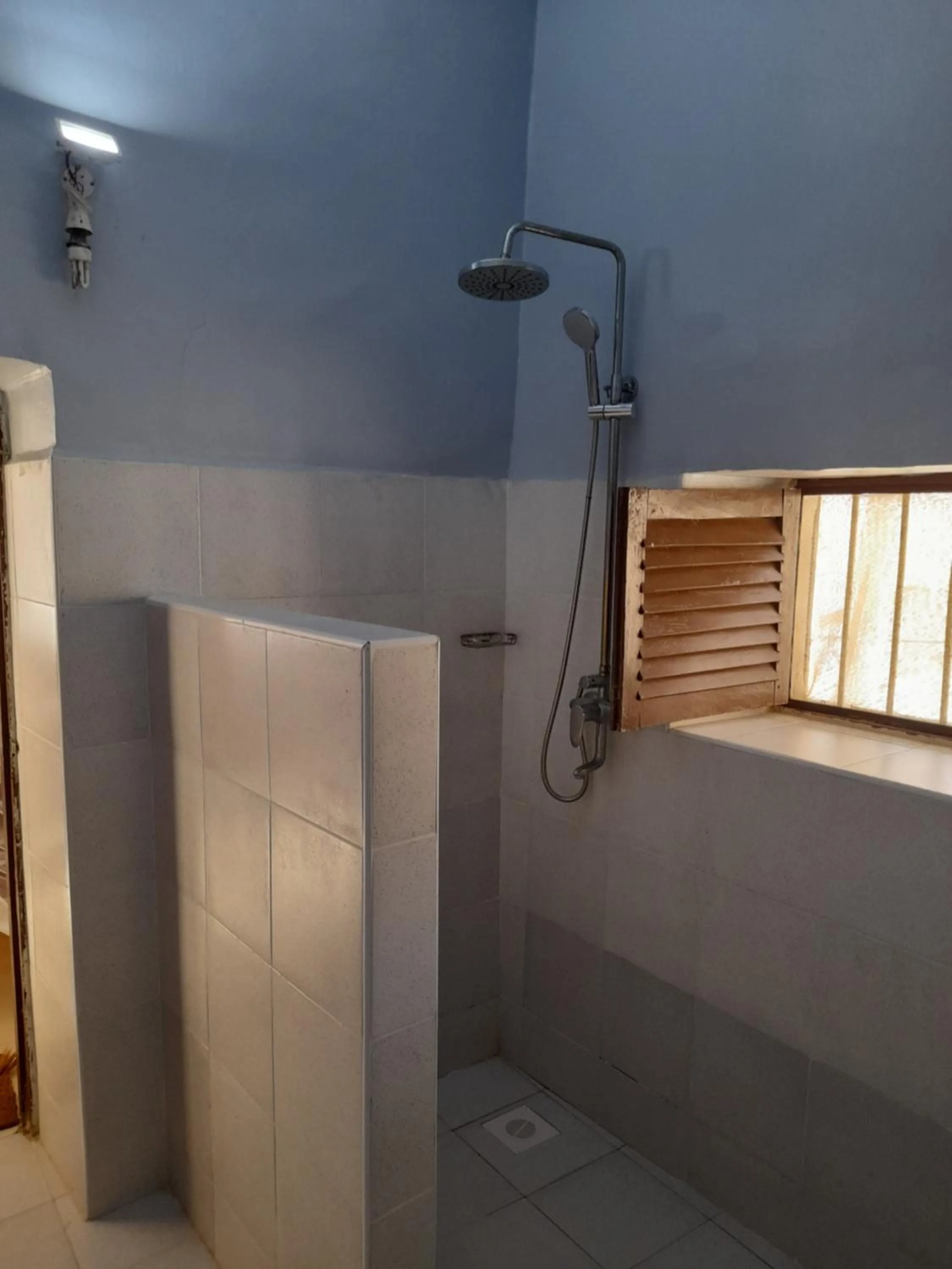 Bathroom in Riverman Hotel