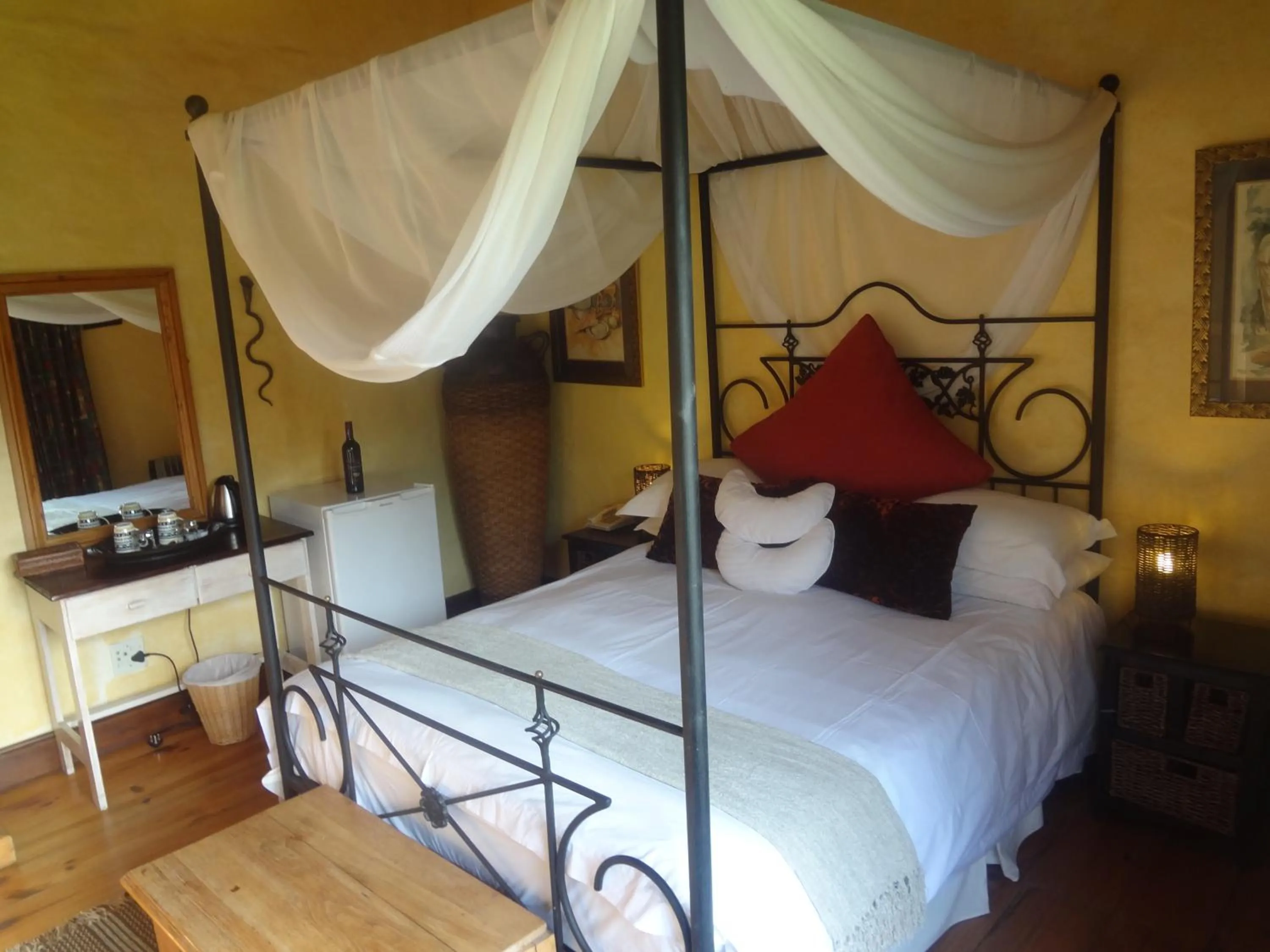 Bed in Wild Rose Country Lodge