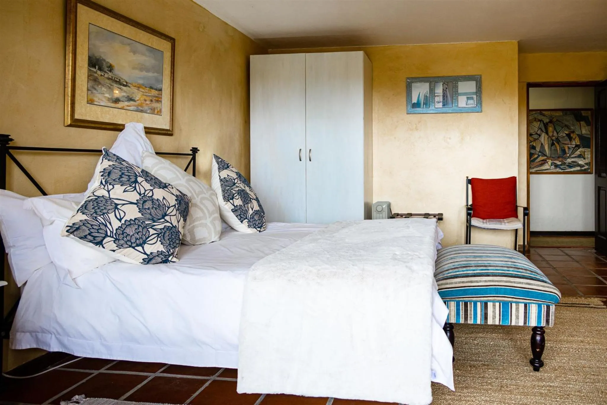 Bed in Wild Rose Country Lodge