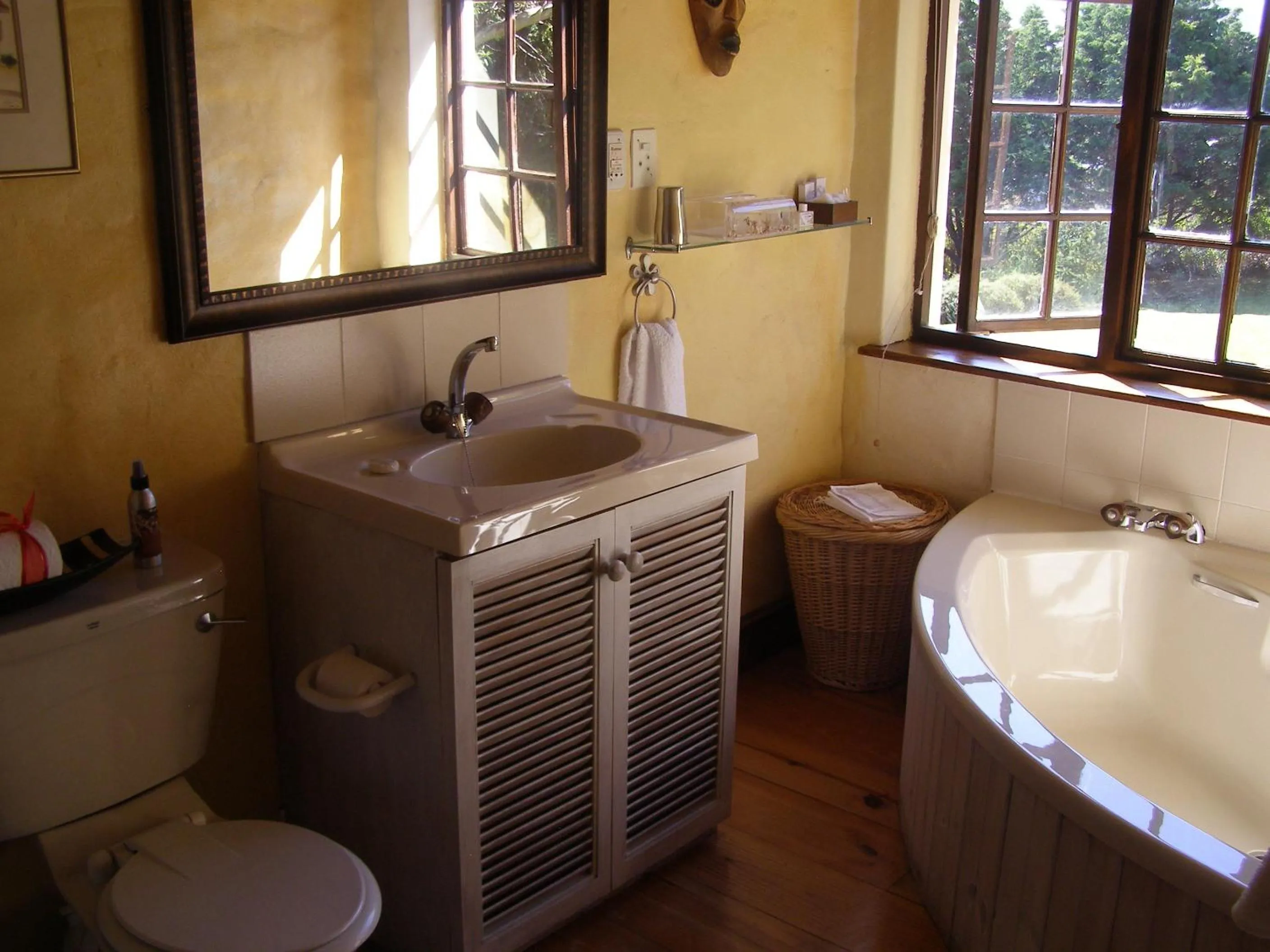 Bathroom in Wild Rose Country Lodge