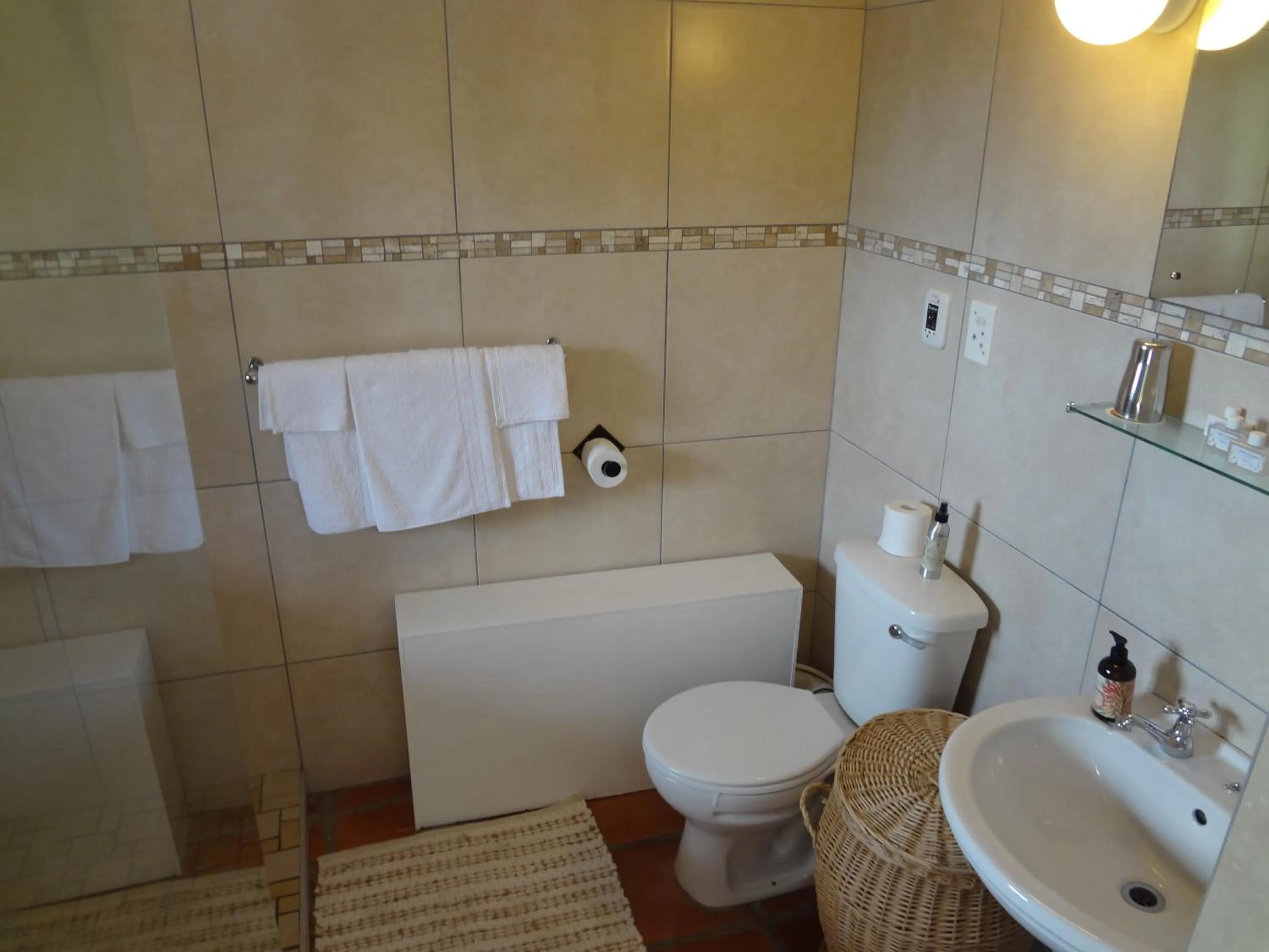 Bathroom in Wild Rose Country Lodge