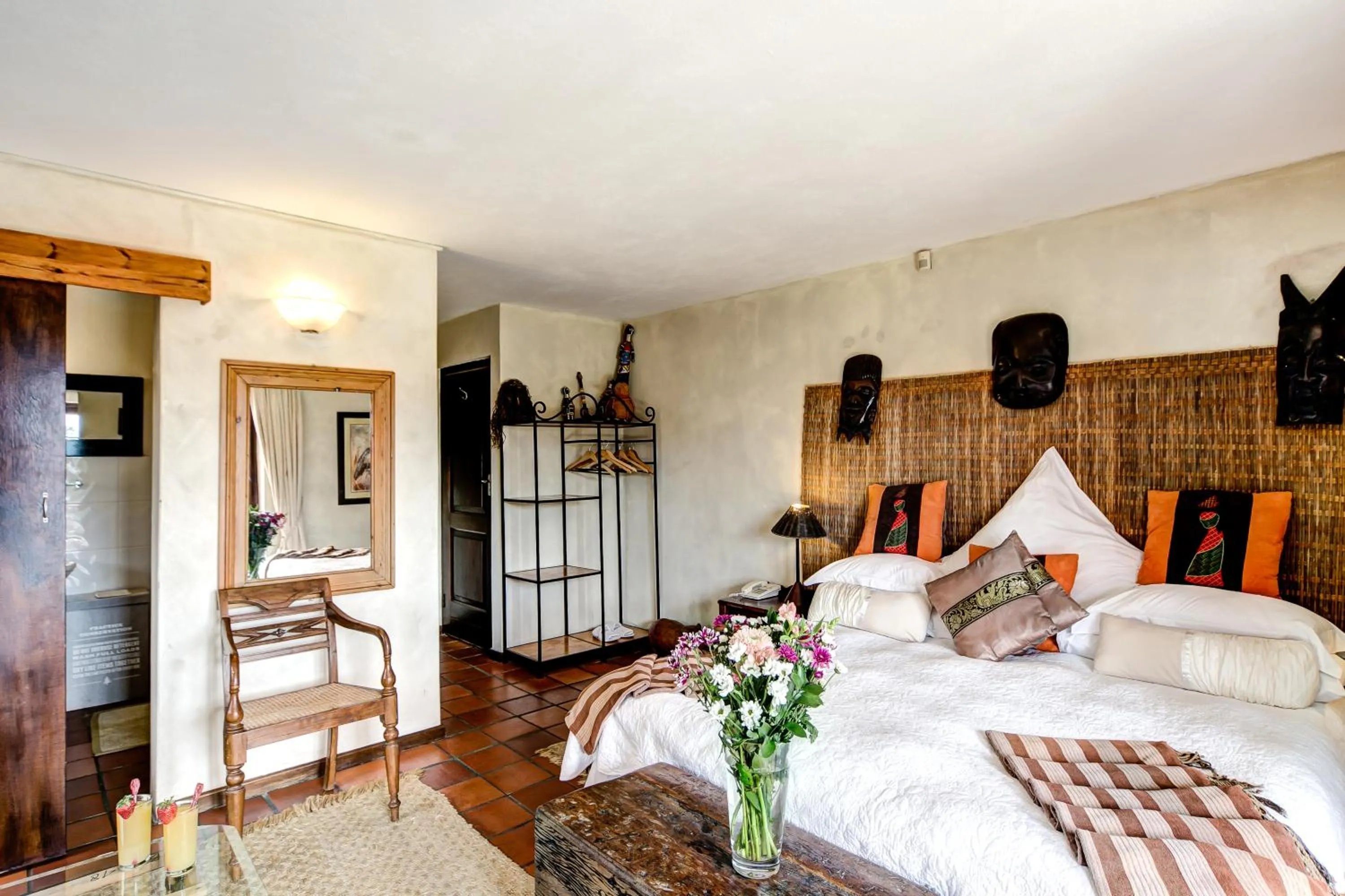 Bedroom, Bed in Wild Rose Country Lodge