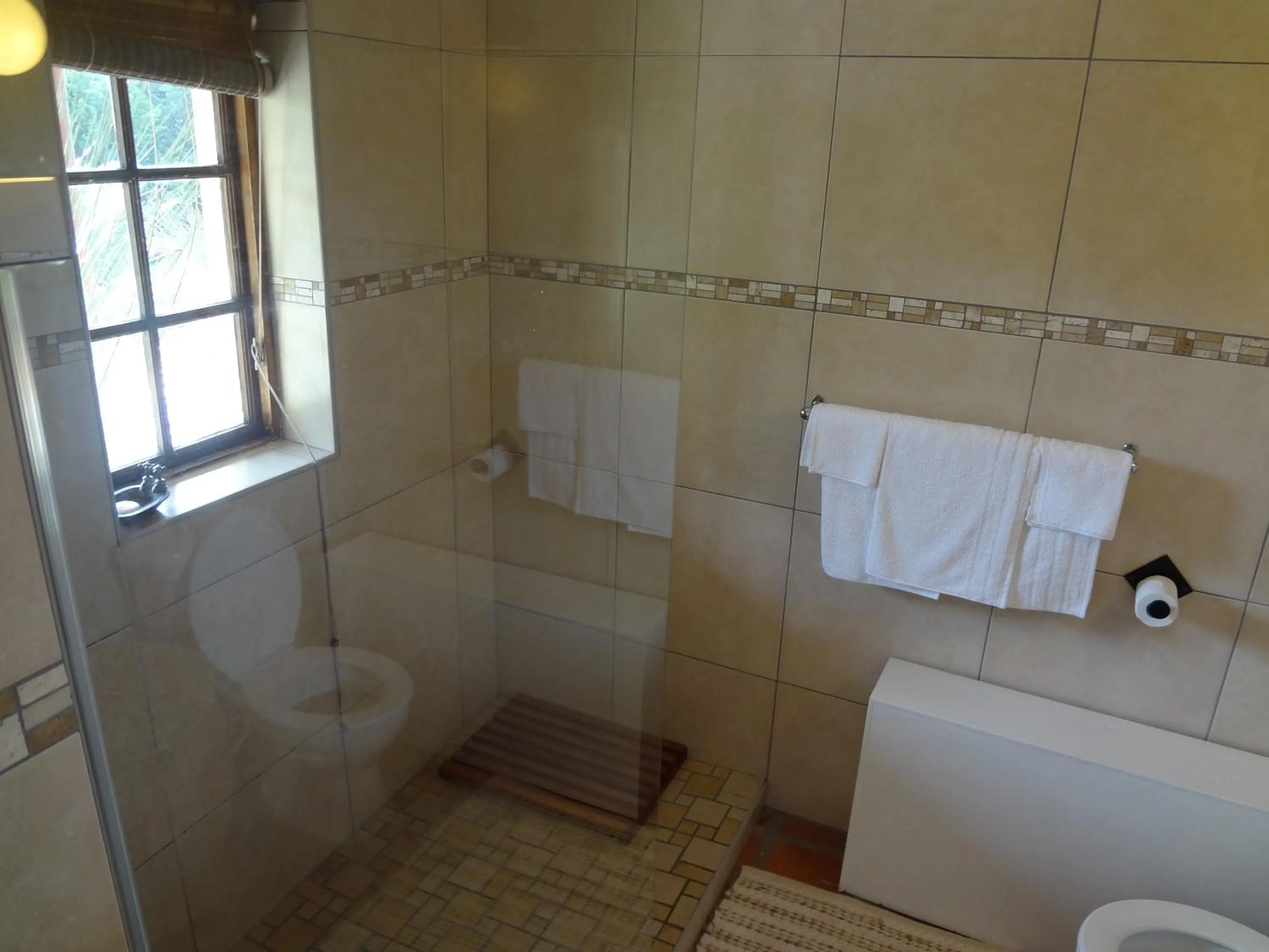 Bathroom in Wild Rose Country Lodge