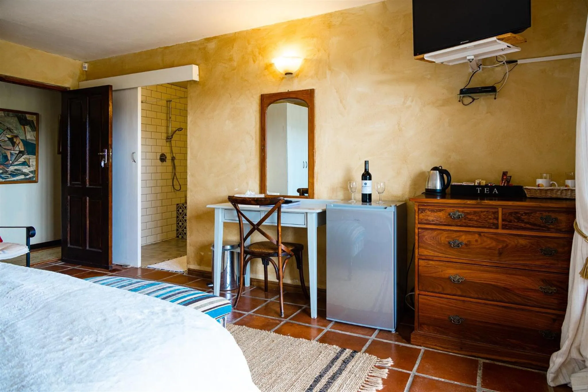 Bed in Wild Rose Country Lodge