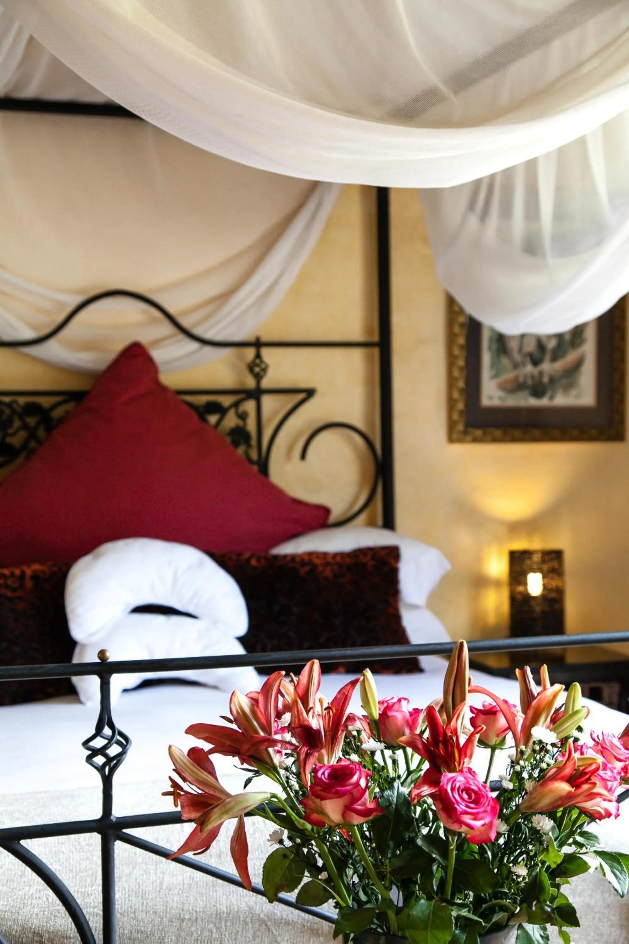 Bedroom, Bed in Wild Rose Country Lodge