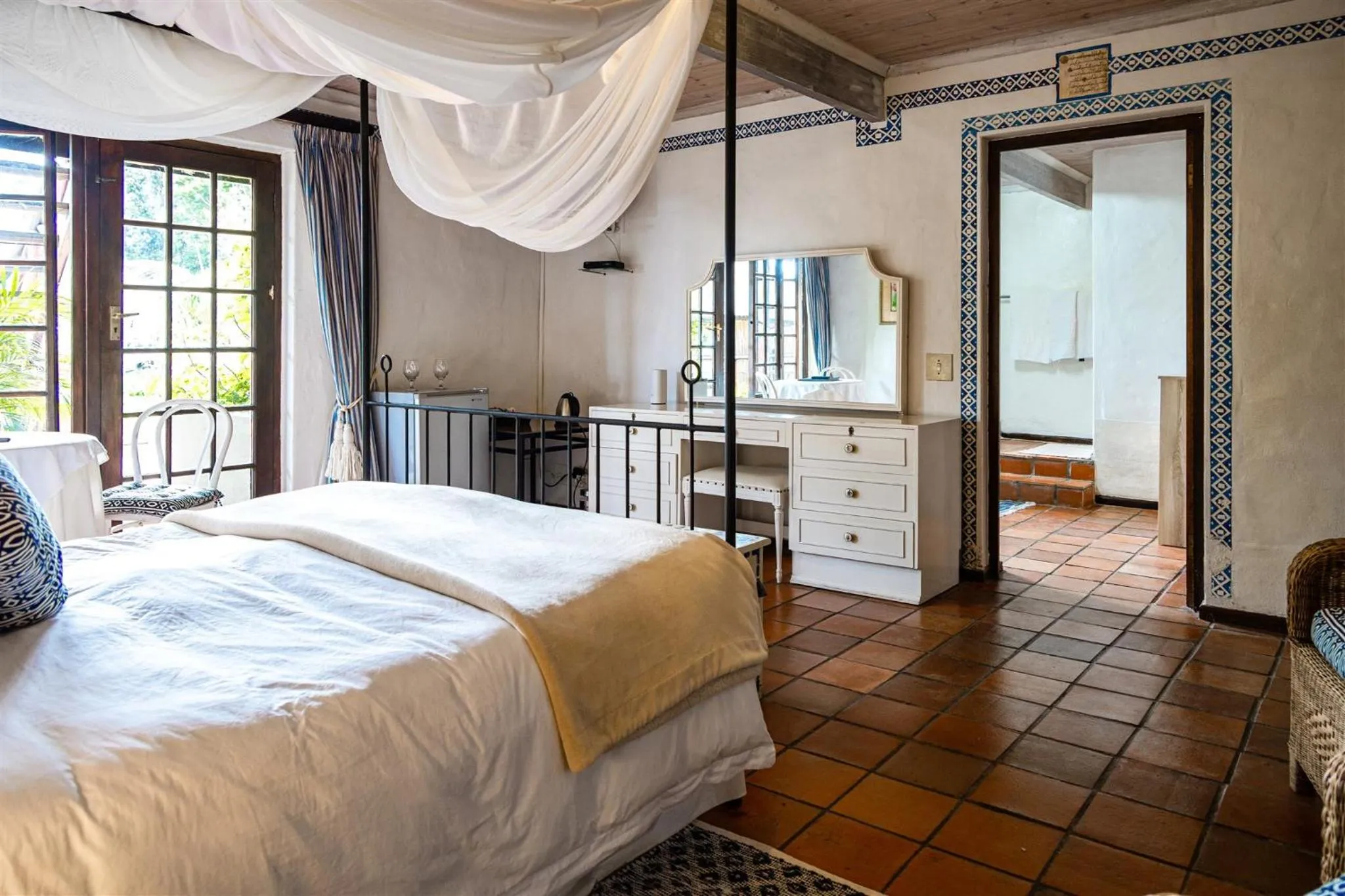 Bed in Wild Rose Country Lodge