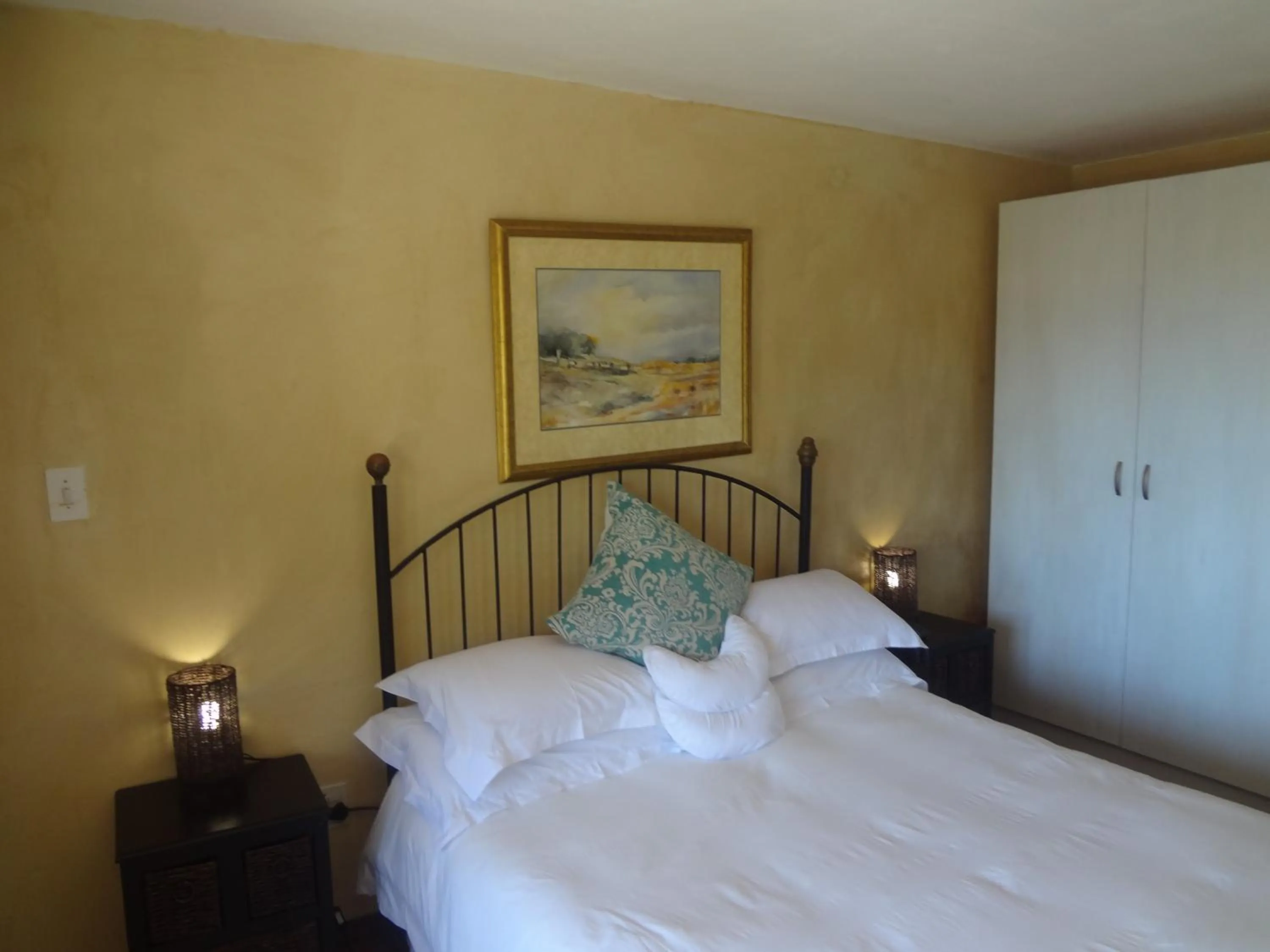 Bed in Wild Rose Country Lodge