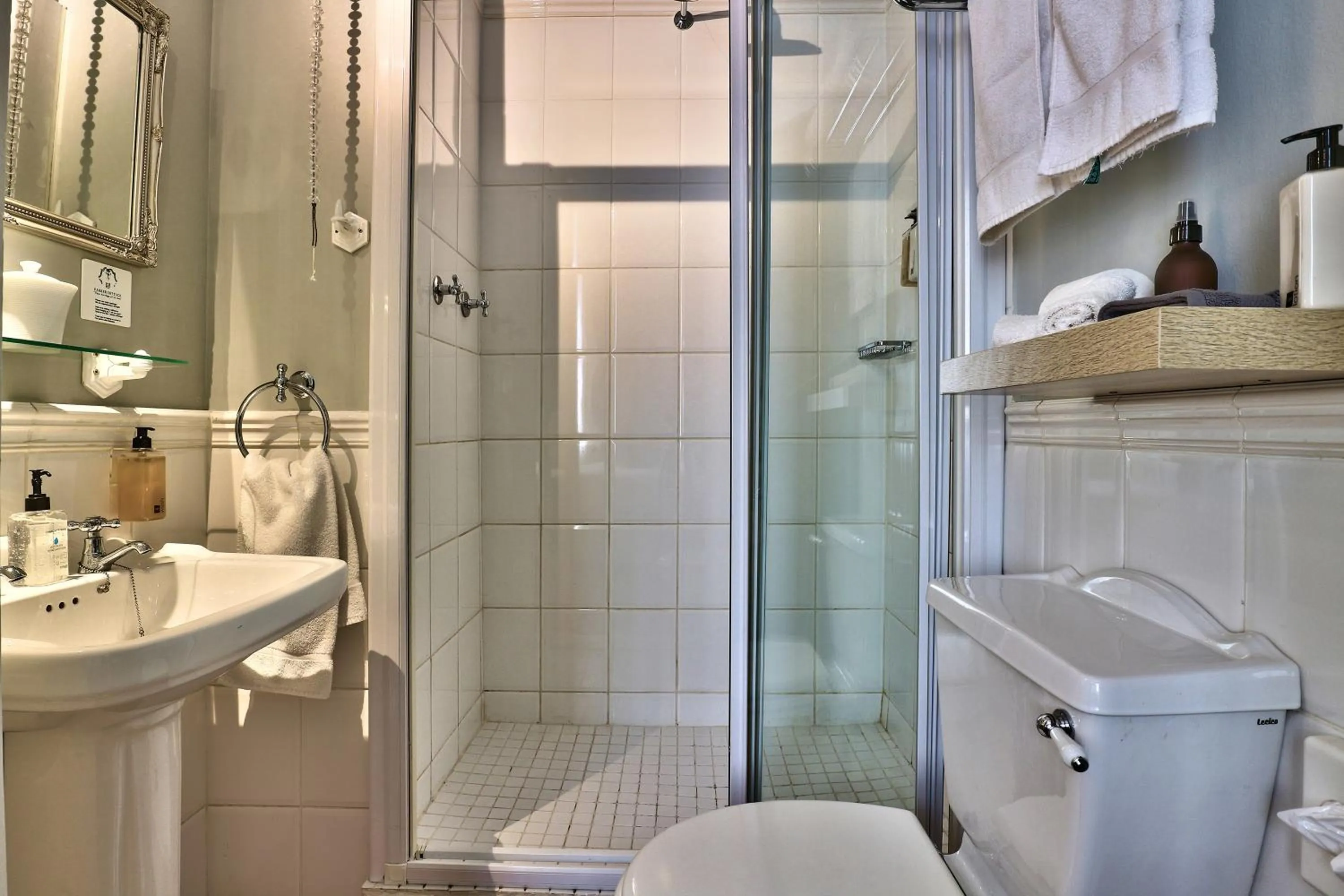 Shower in Parker Cottage Guesthouse