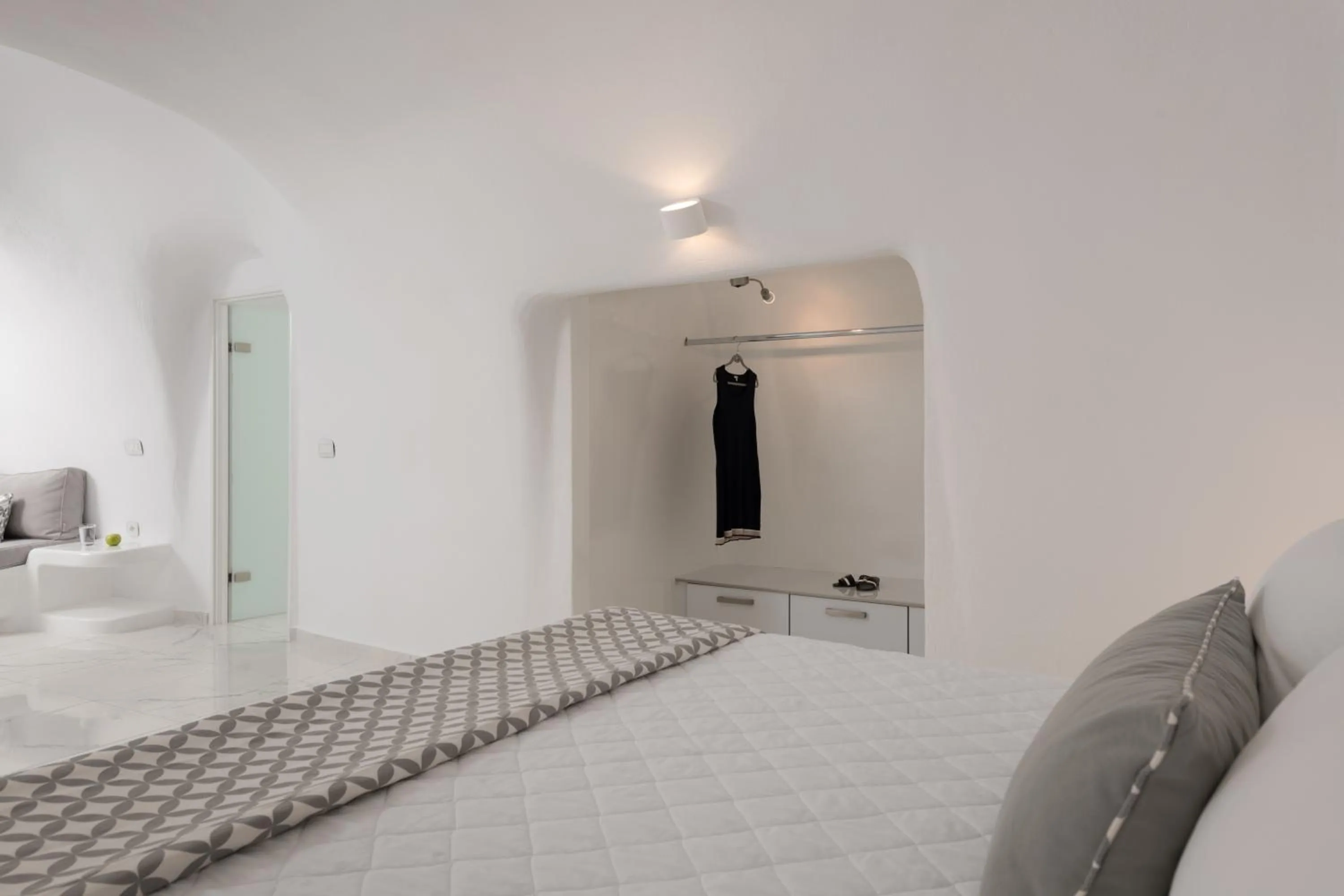 Photo of the whole room, Bed in White Concept Caves