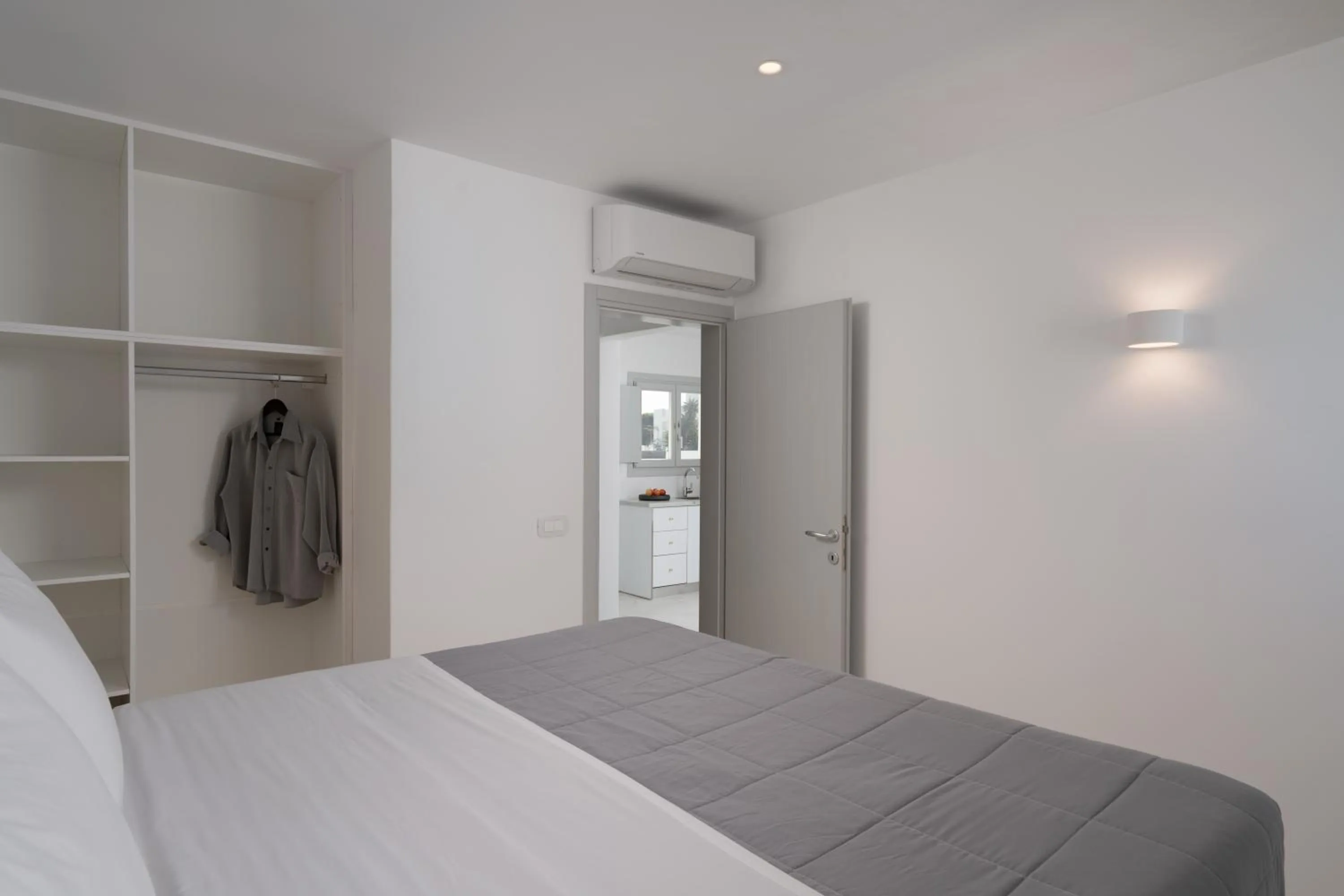 Bedroom, Bed in White Concept Caves