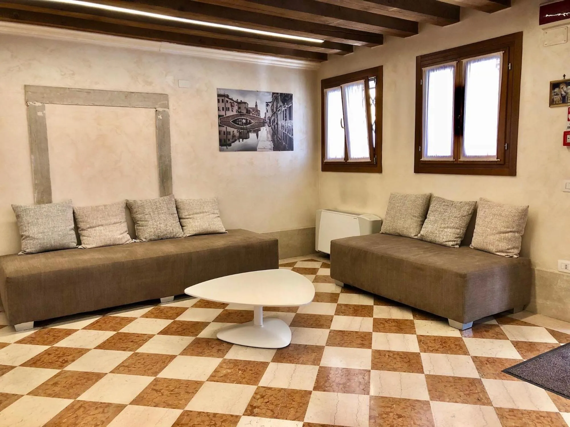 Communal lounge/ TV room in Domus Clugiae - Residenza d'Epoca