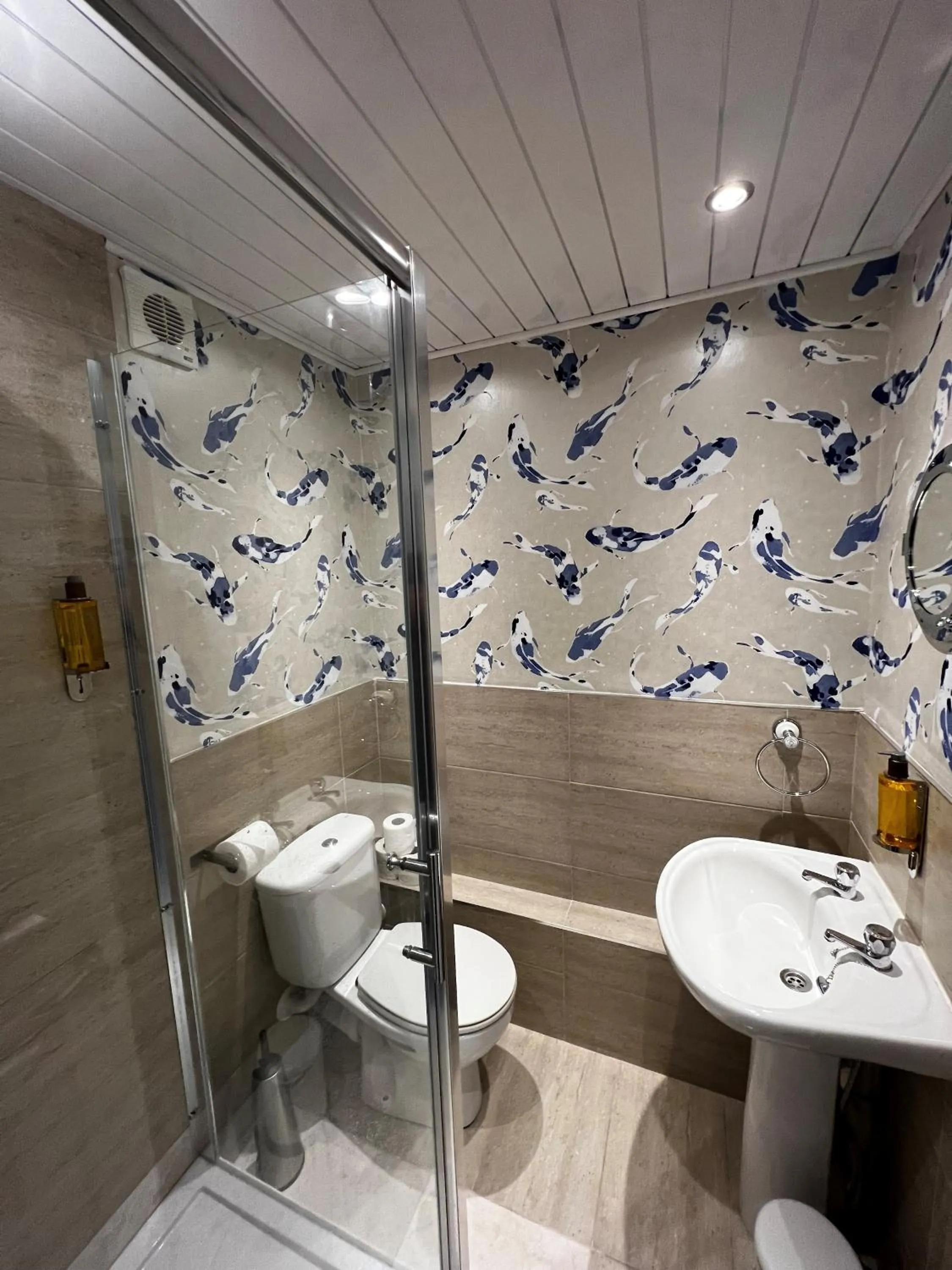 Shower in The Corrie Hotel