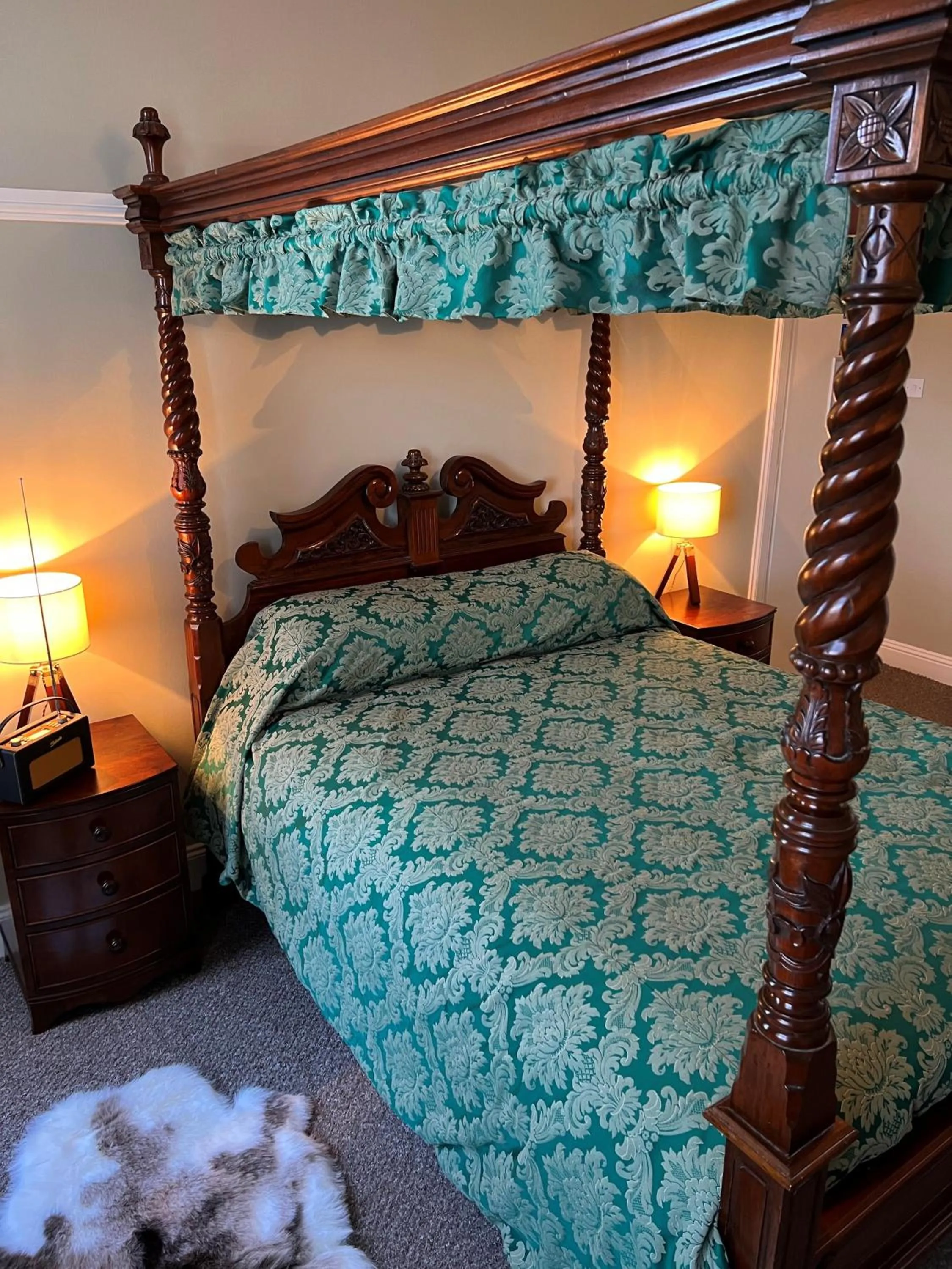 Bedroom, Bed in The Corrie Hotel